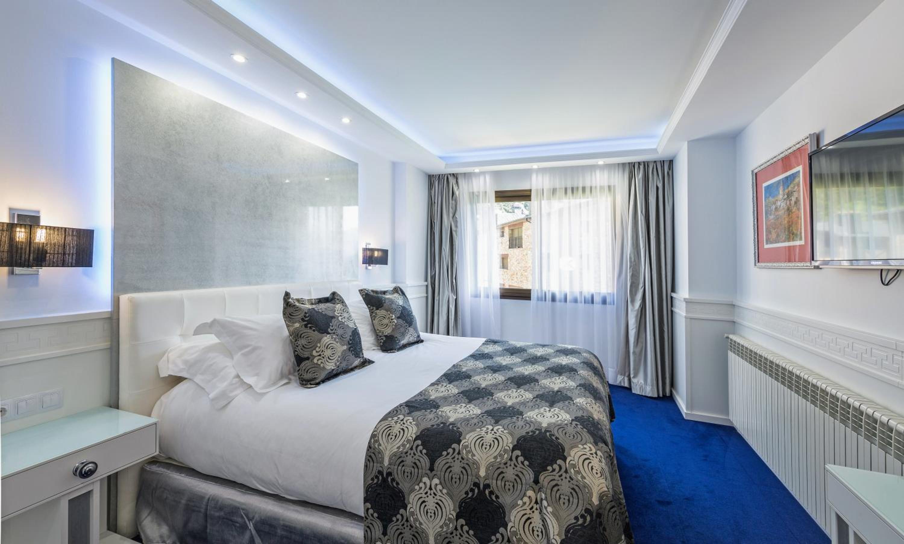 Suite with Mountain View photo 3