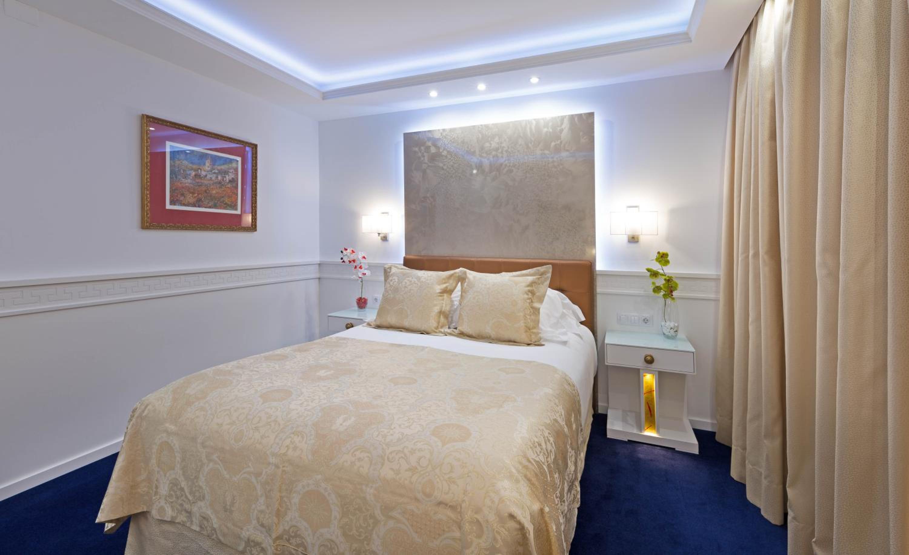 Double Room with Spa Bath photo 2