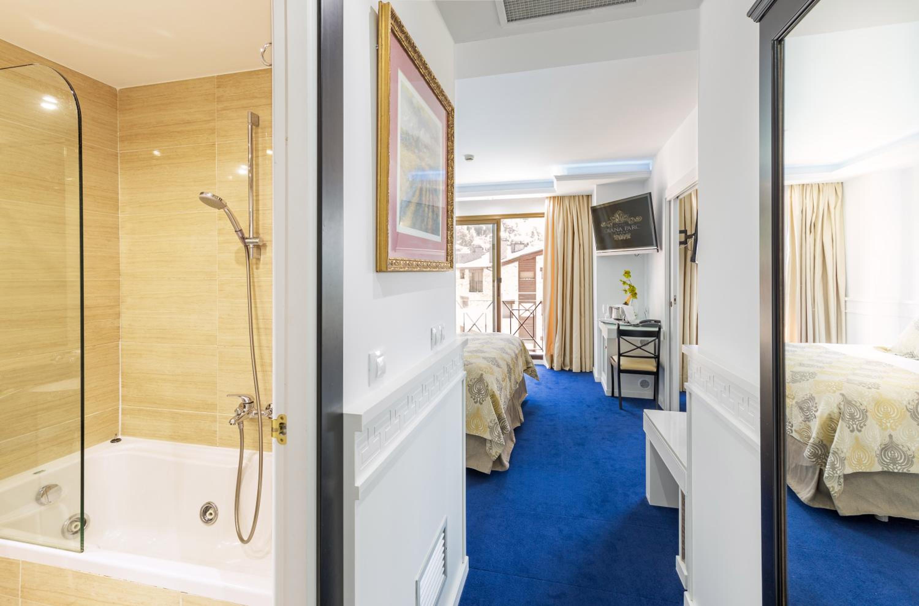 Quadruple Room with Mountain View photo 3