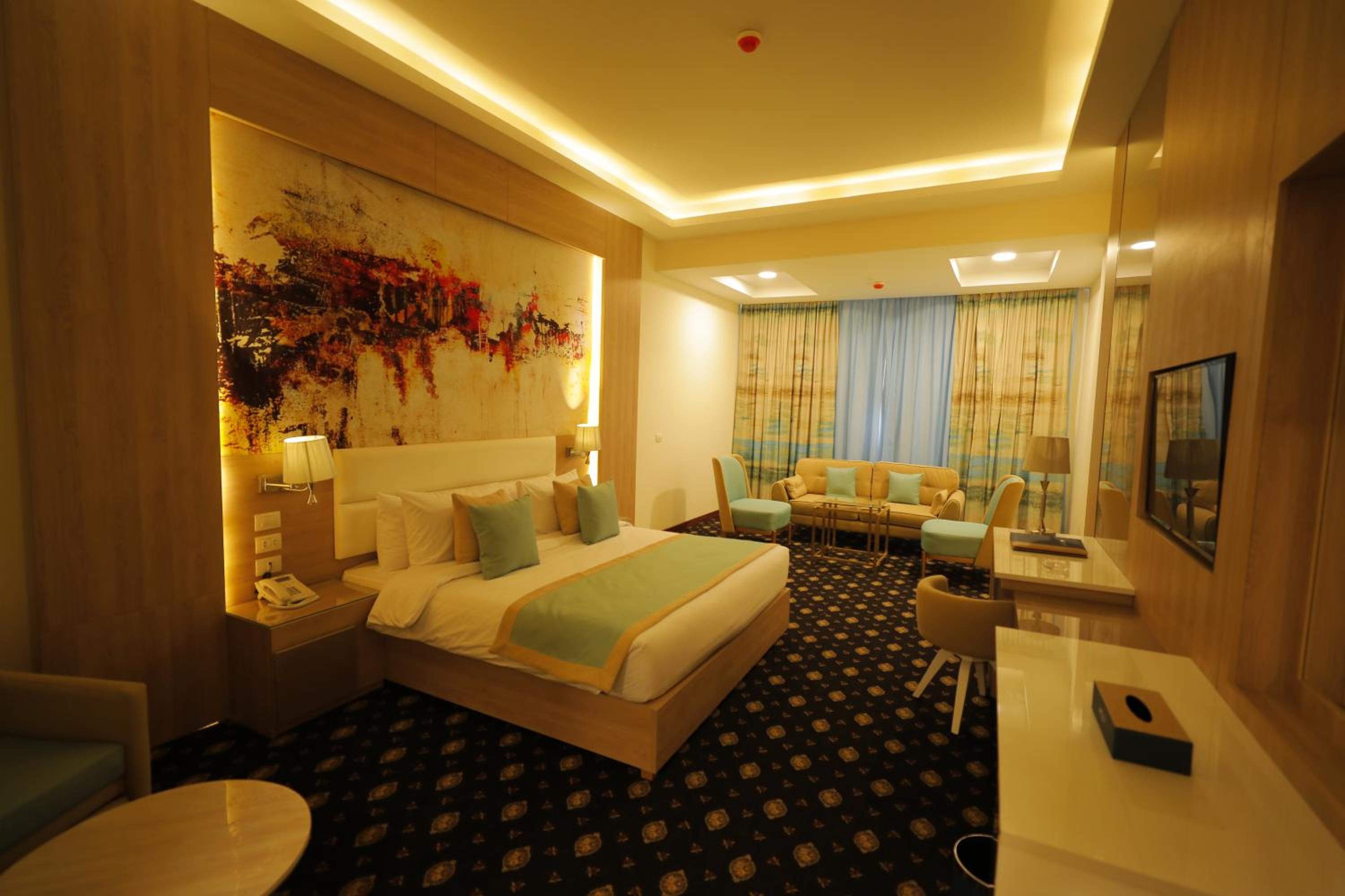 Deluxe Double Room with Pool View thumbnail 6