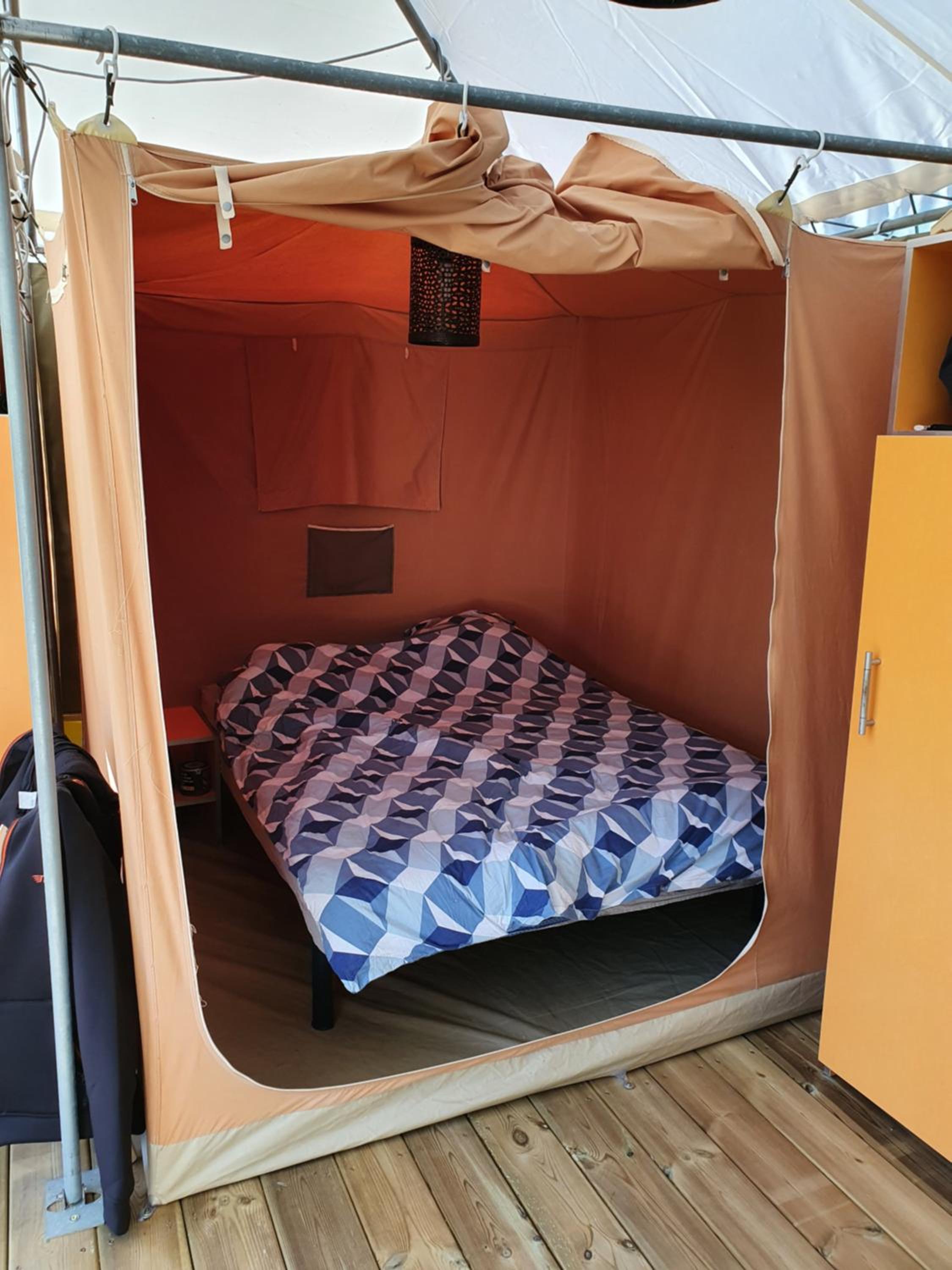 Almond Tent - Photo 3
