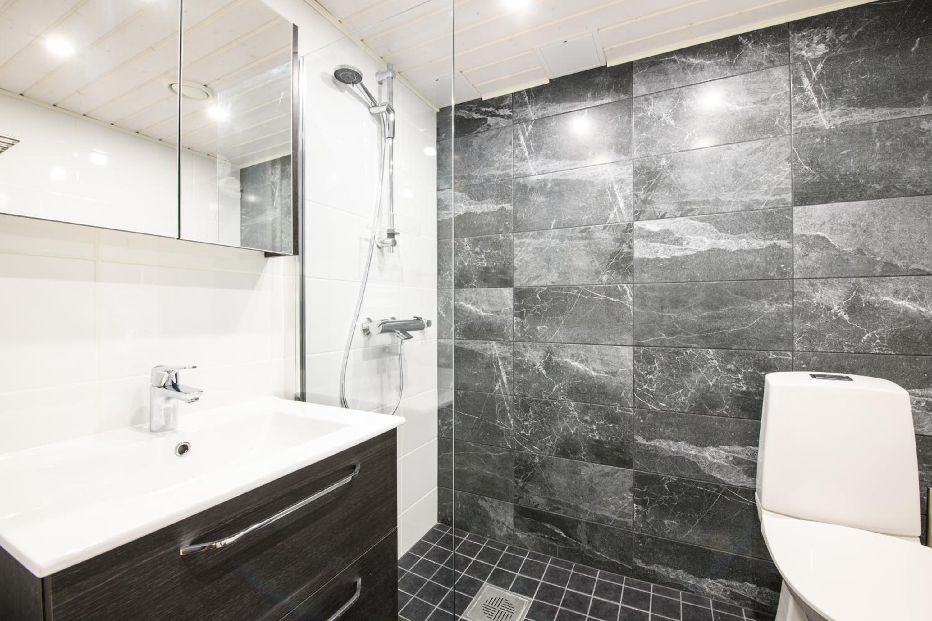 Studio Apartment - Photo 8