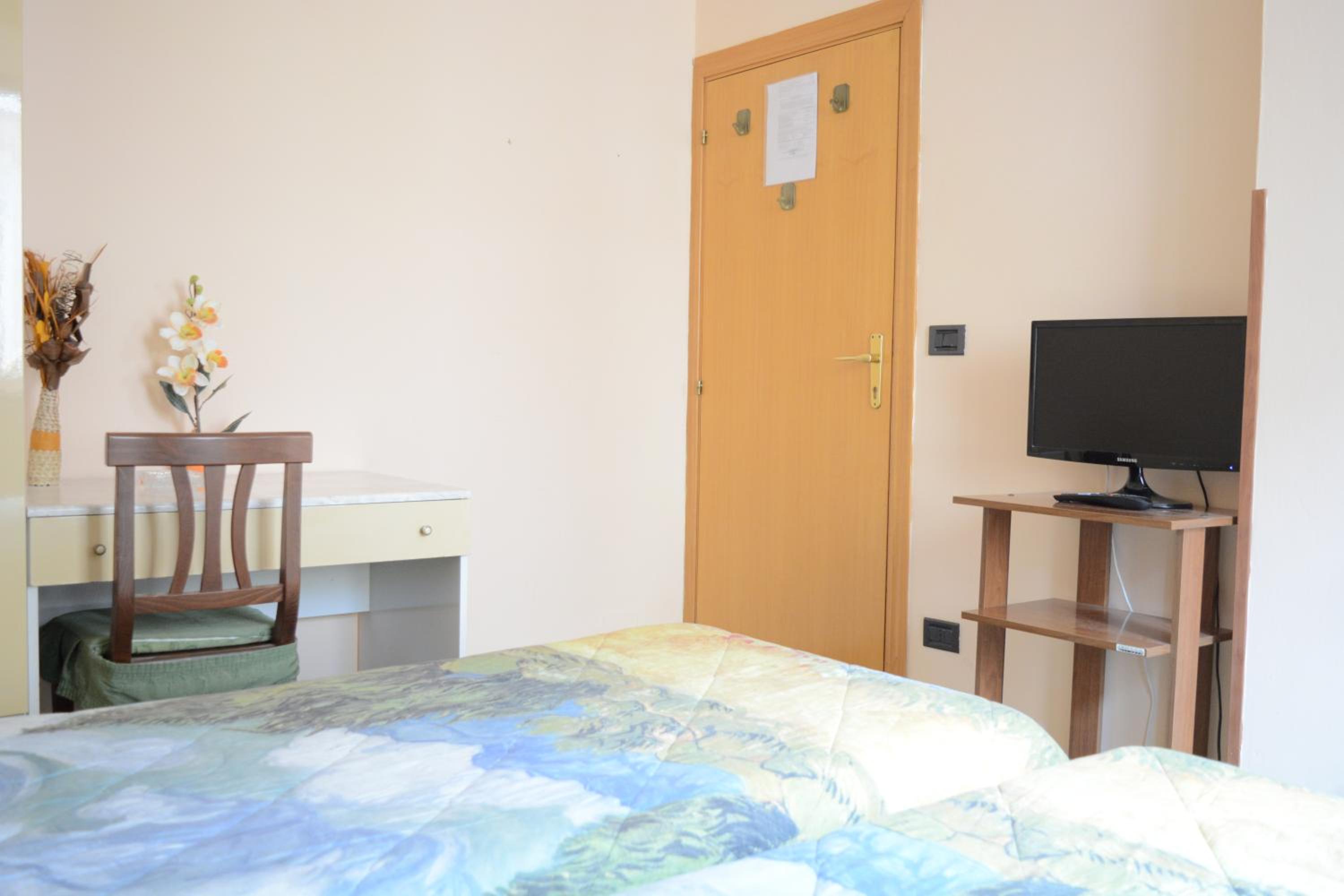 Double or Twin Room photo 3