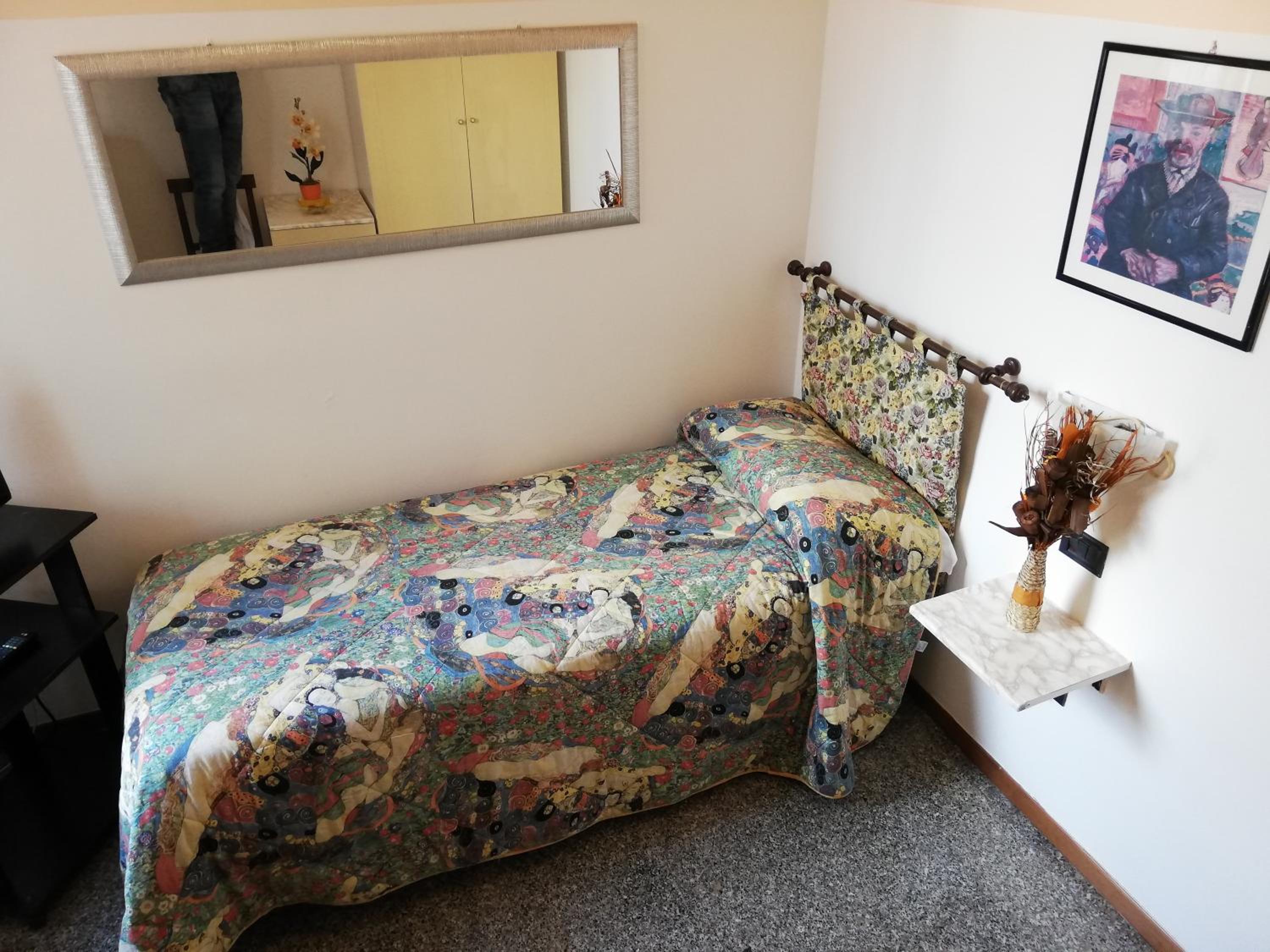 Single Room photo 2