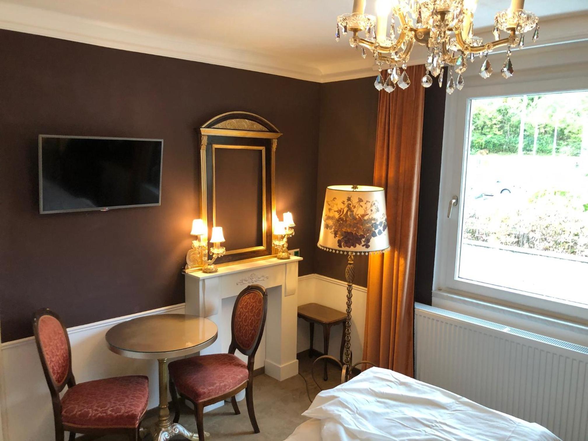 Double Room with Private Bathroom - Photo 3