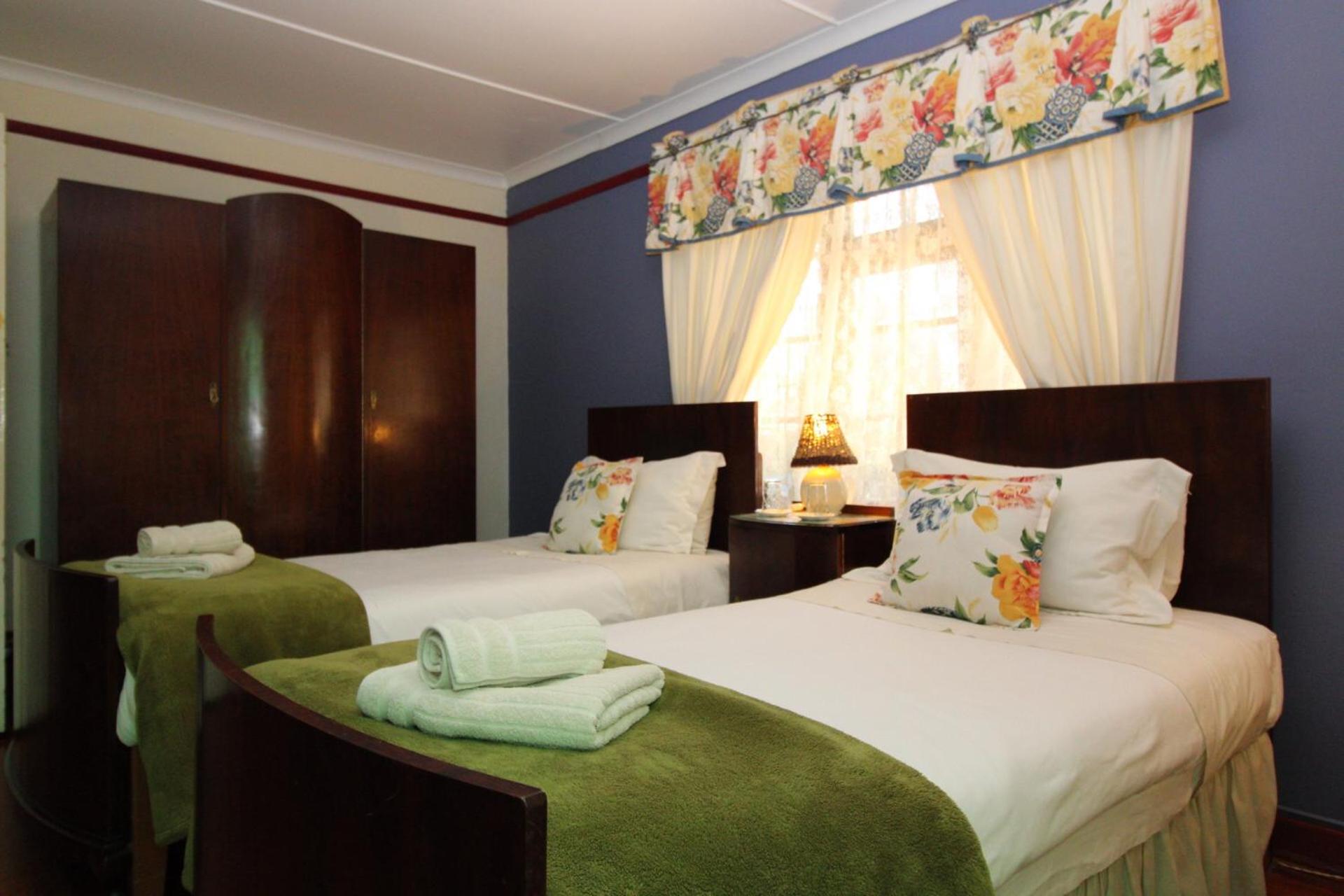 Twin Room with Private External Bathroom photo 1