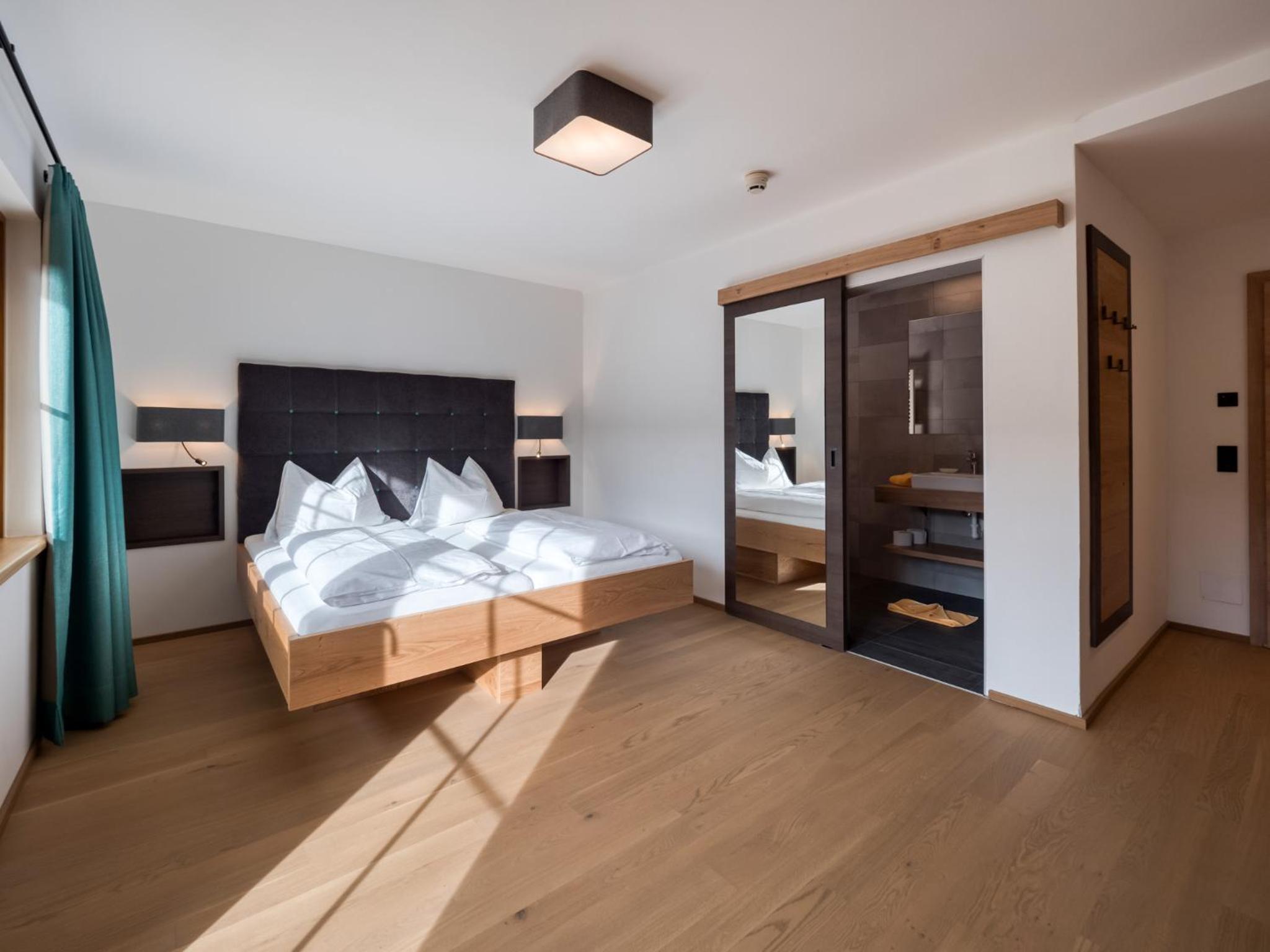 Double Room with Balcony - Photo 2