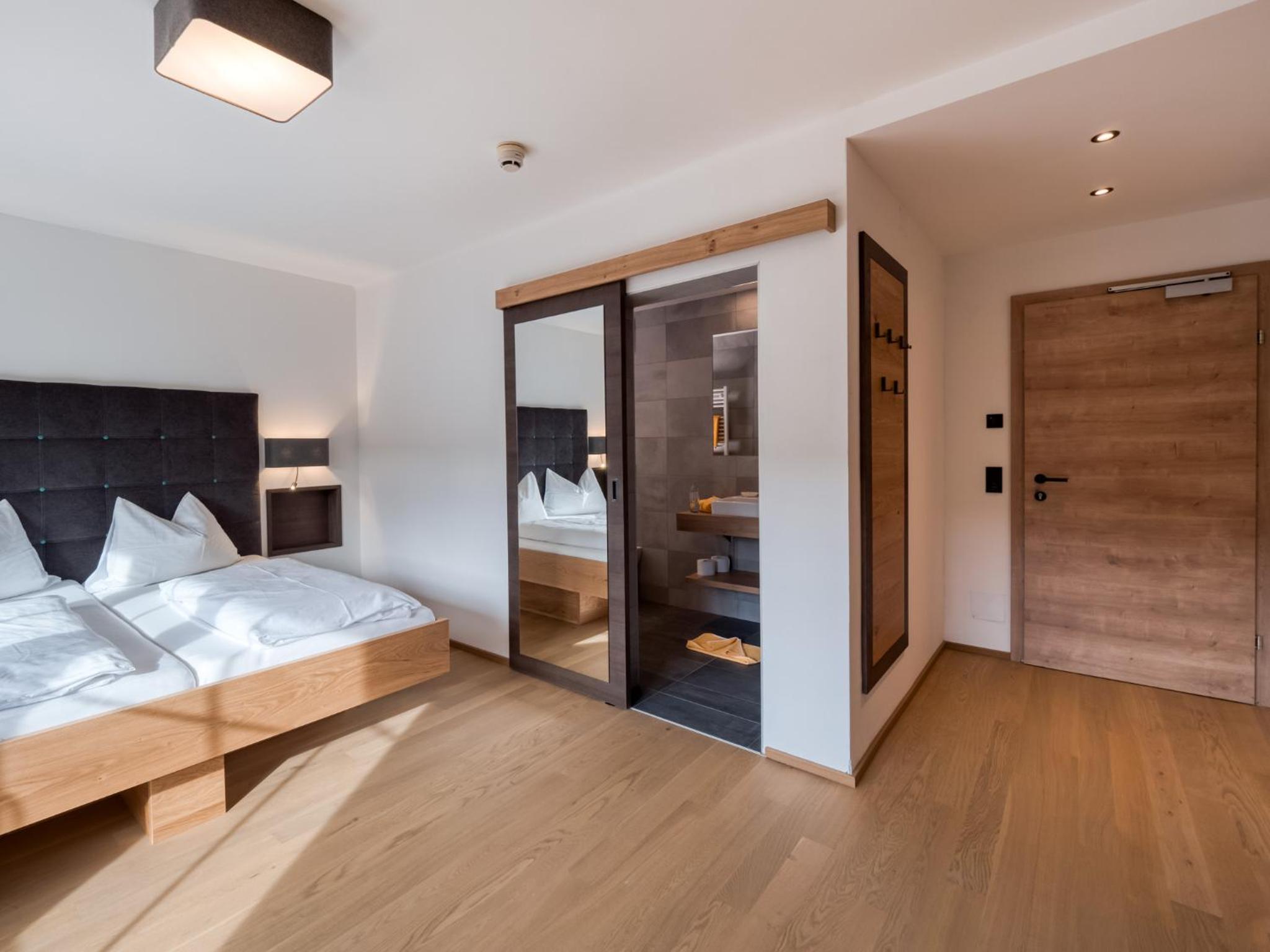 Double Room with Balcony - Photo 4