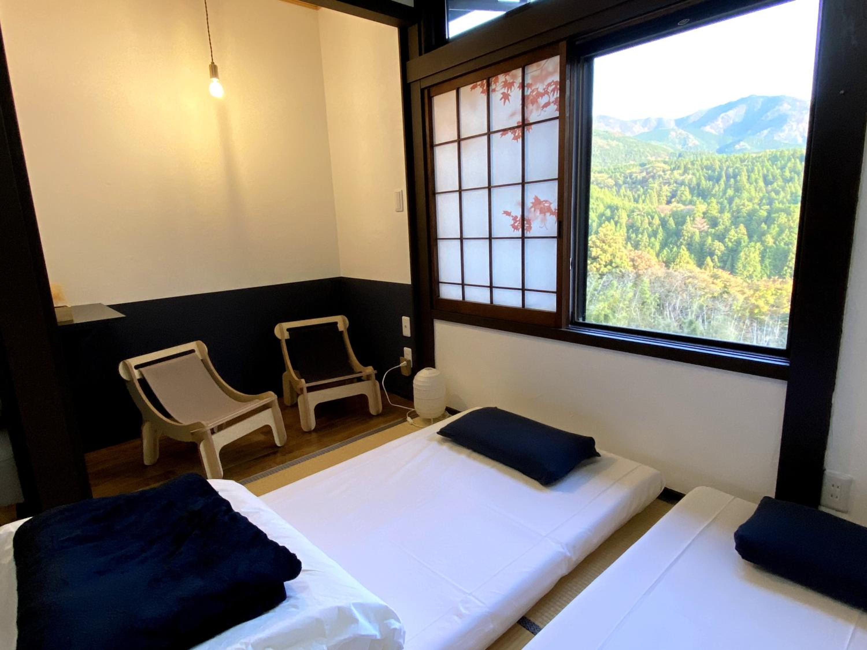 Standard Twin Room with Mountain View