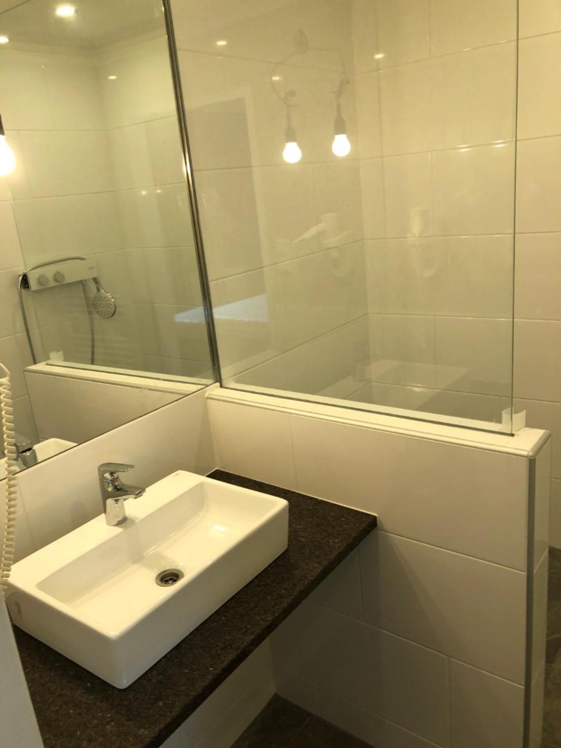 Double Room with Private Bathroom - Photo 18