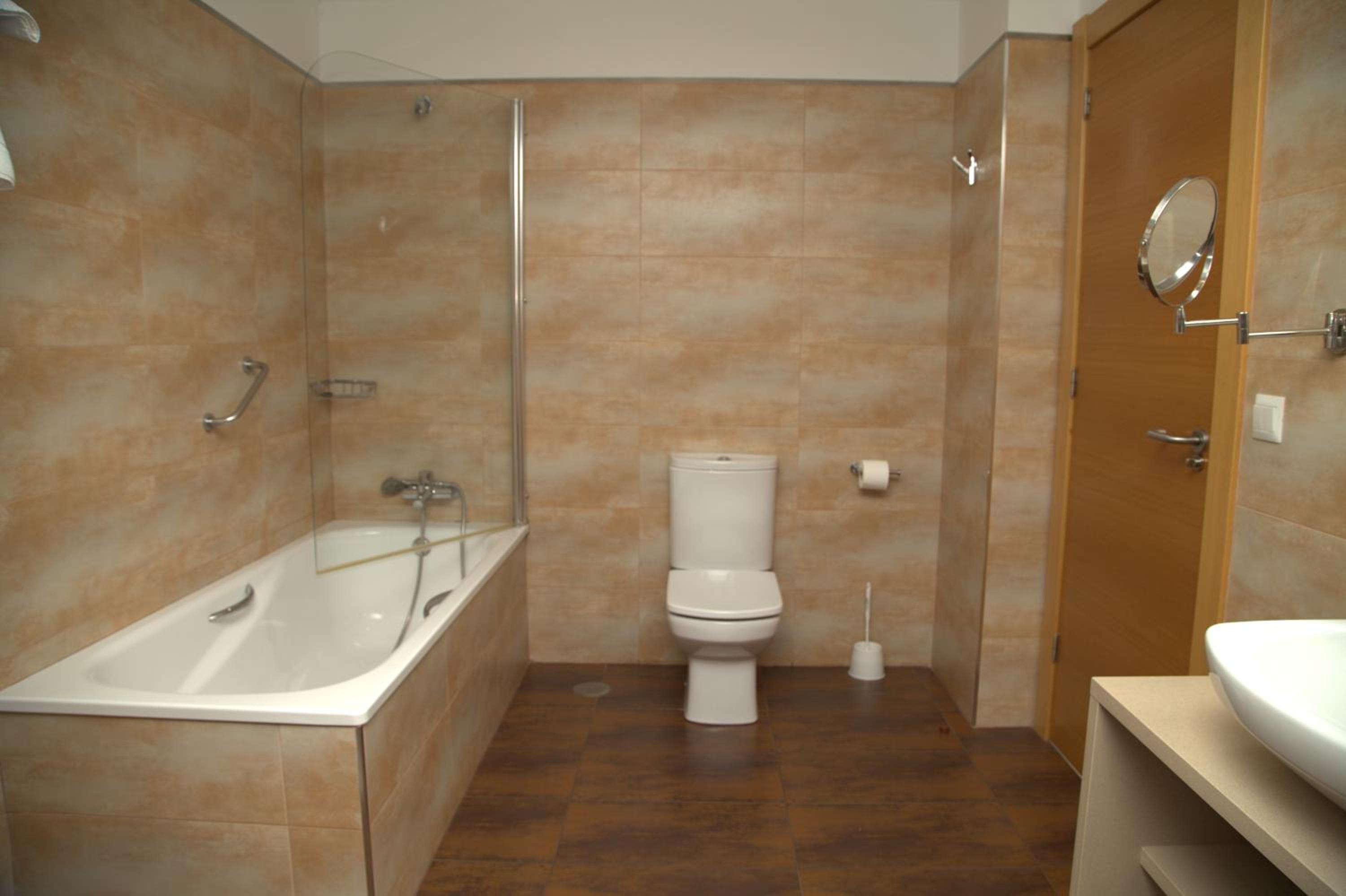 Triple Room (2 Adults + 1 Child) photo 2