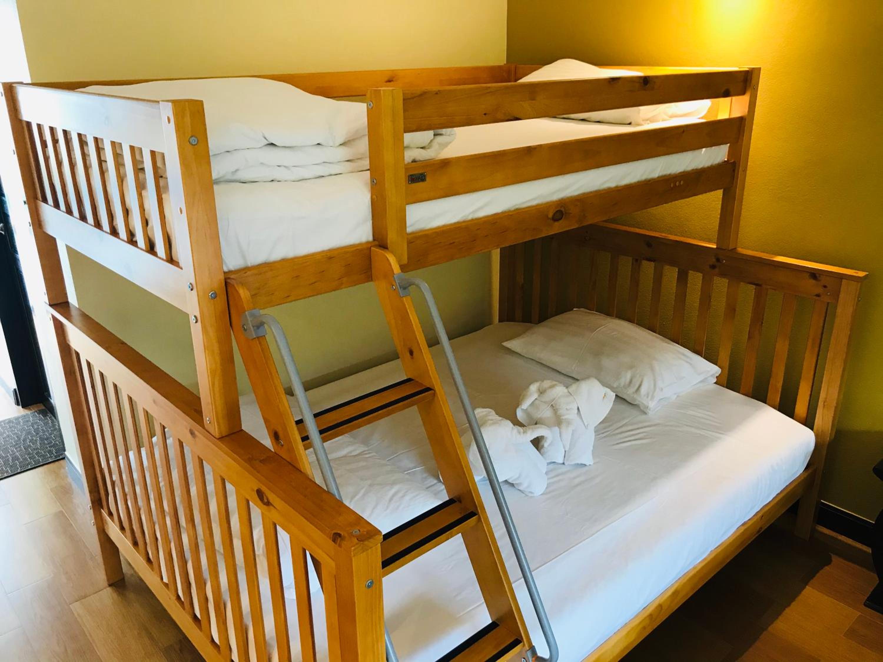 Deluxe Family Pool Access (with Bunk Bed) photo 2