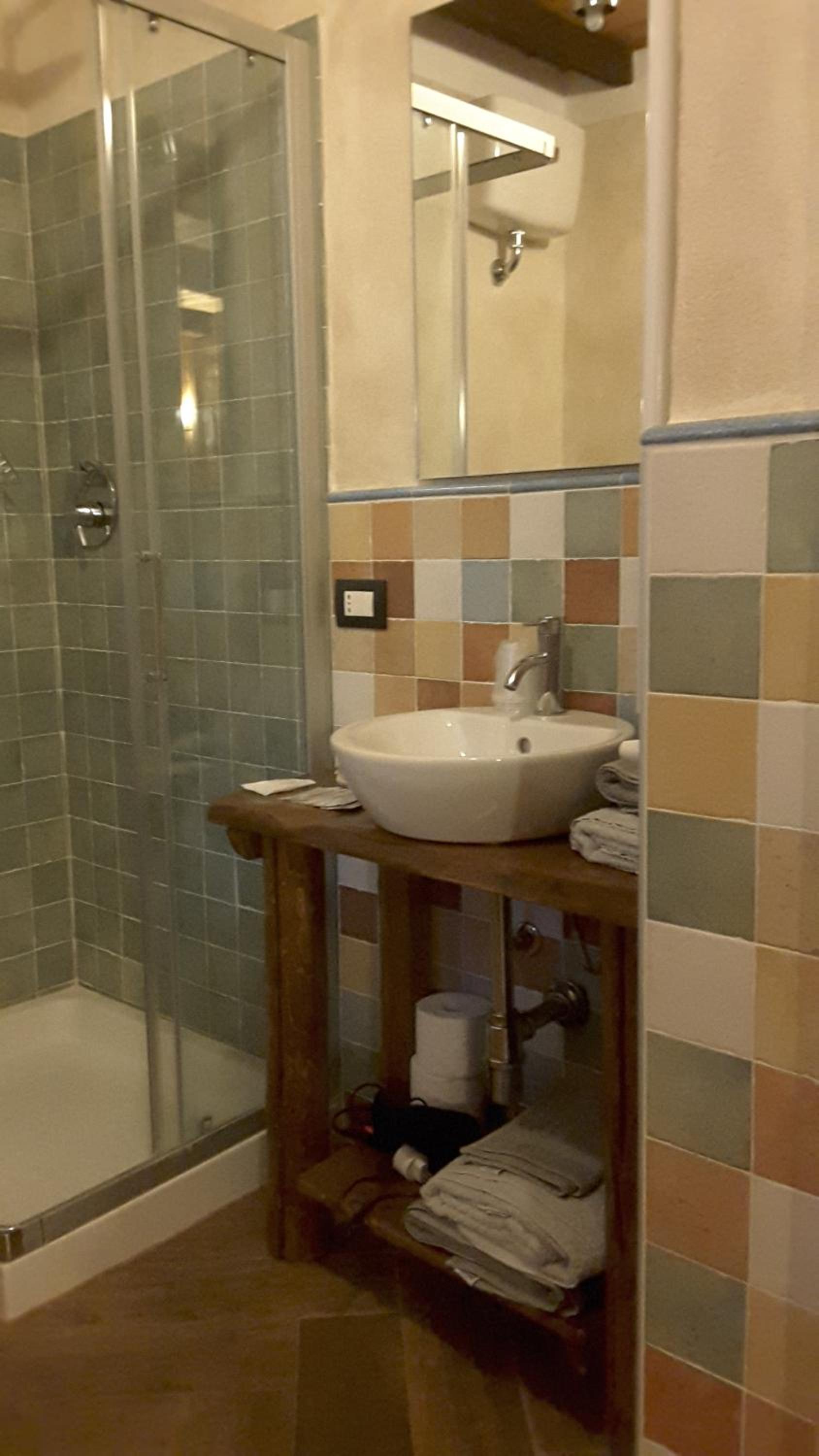 Double Room with Private Bathroom - Photo 6