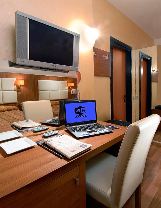 Family Room with Balcony - Photo 3