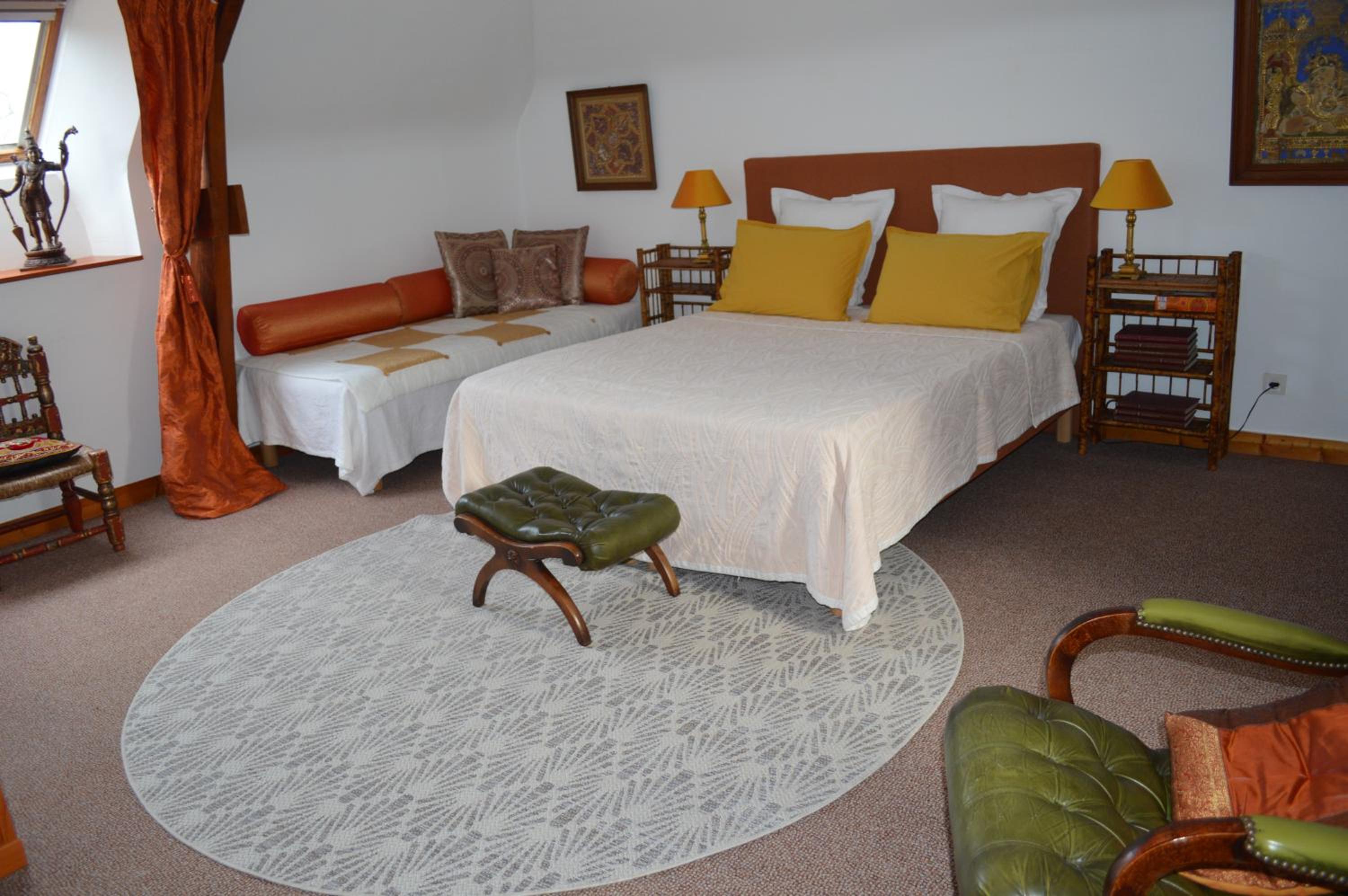 Deluxe Room (2 Adults + 1 Child)