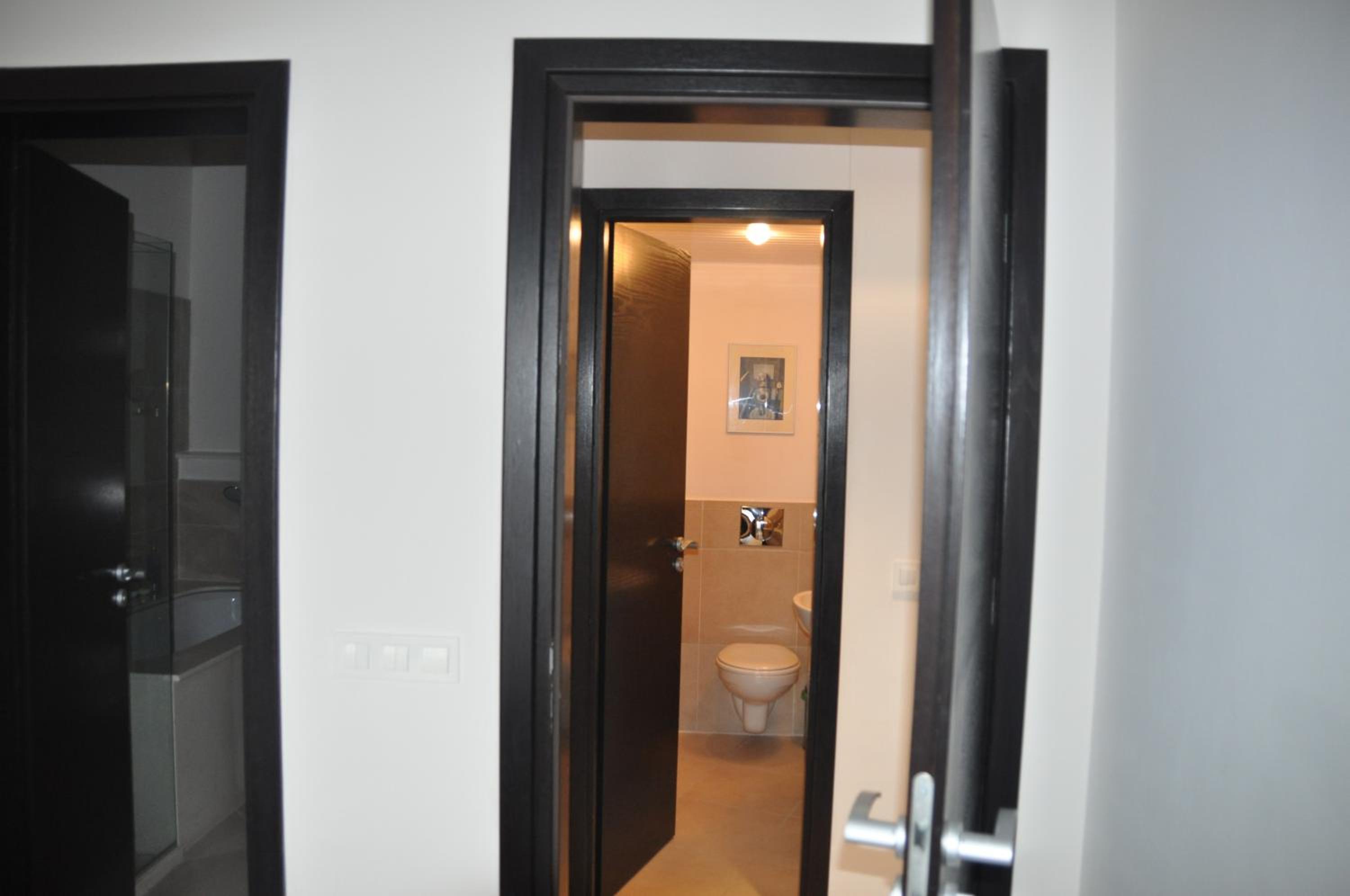 One-Bedroom Apartment with Balcony and Sea View photo 3