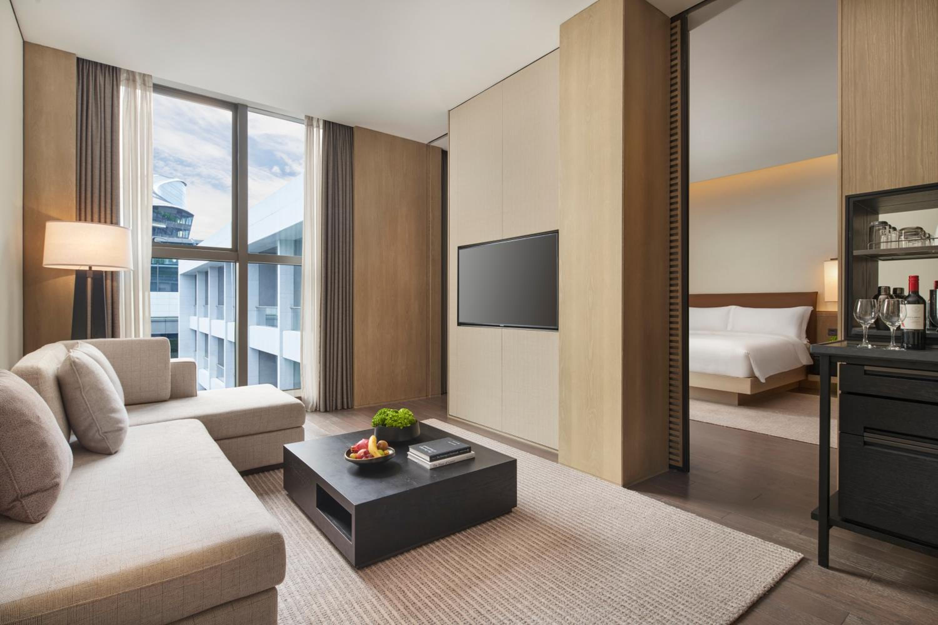 One-Bedroom King Suite with Garden View - Photo 4
