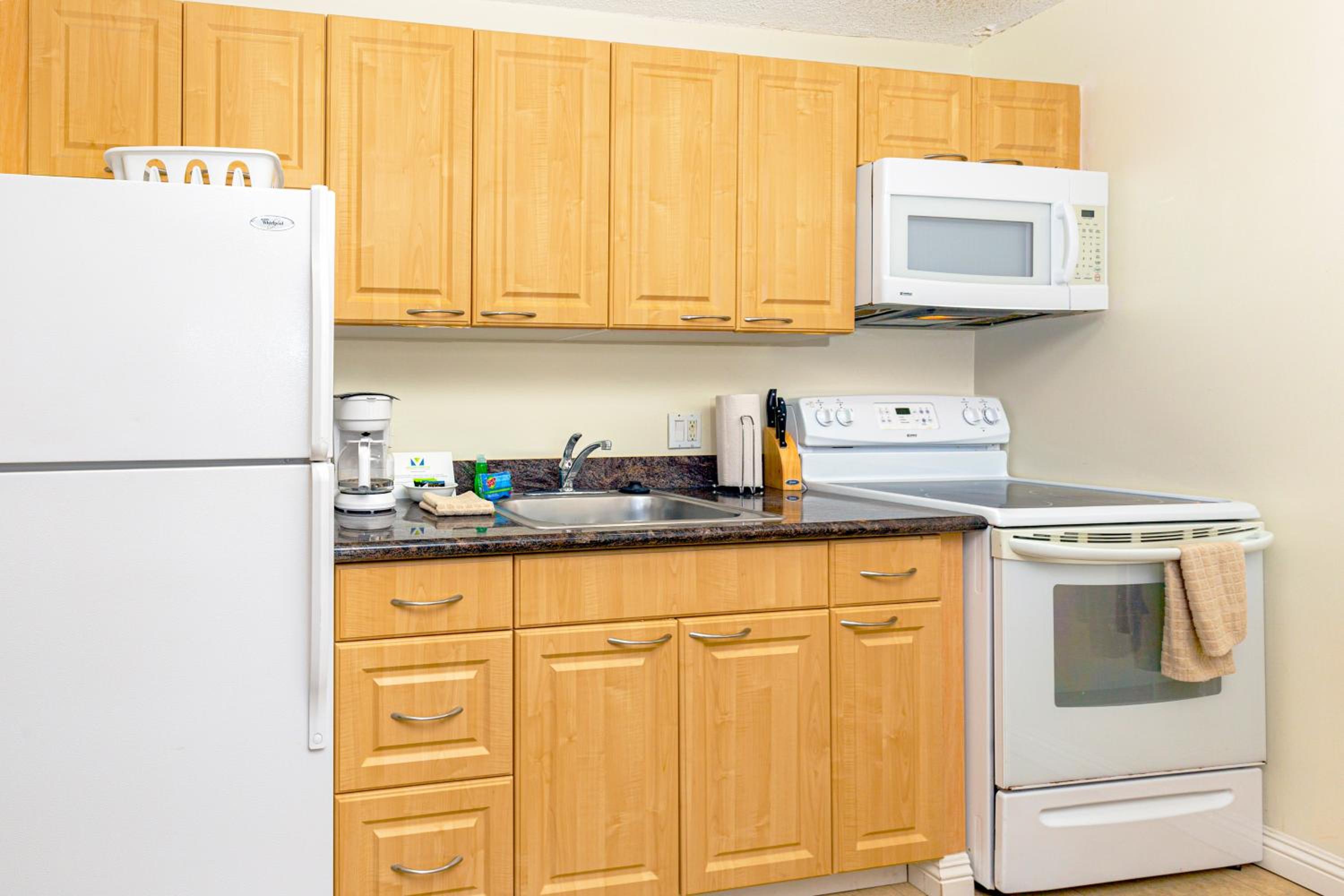 Mountain Views & Steps to Beach - Free Parking!: Apartment with Mountain View photo