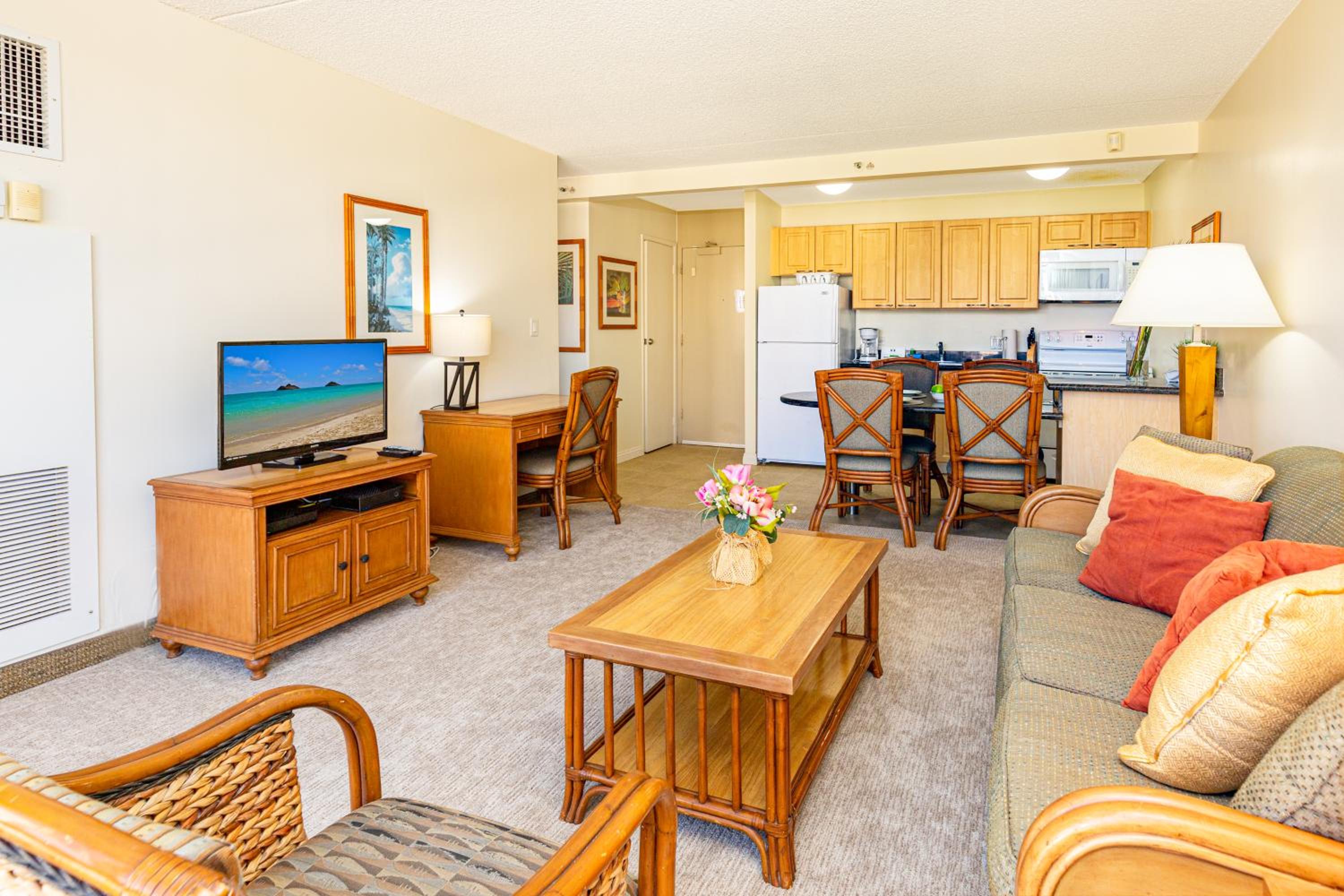 Mountain Views & Steps to Beach - Free Parking!: Apartment with Mountain View photo