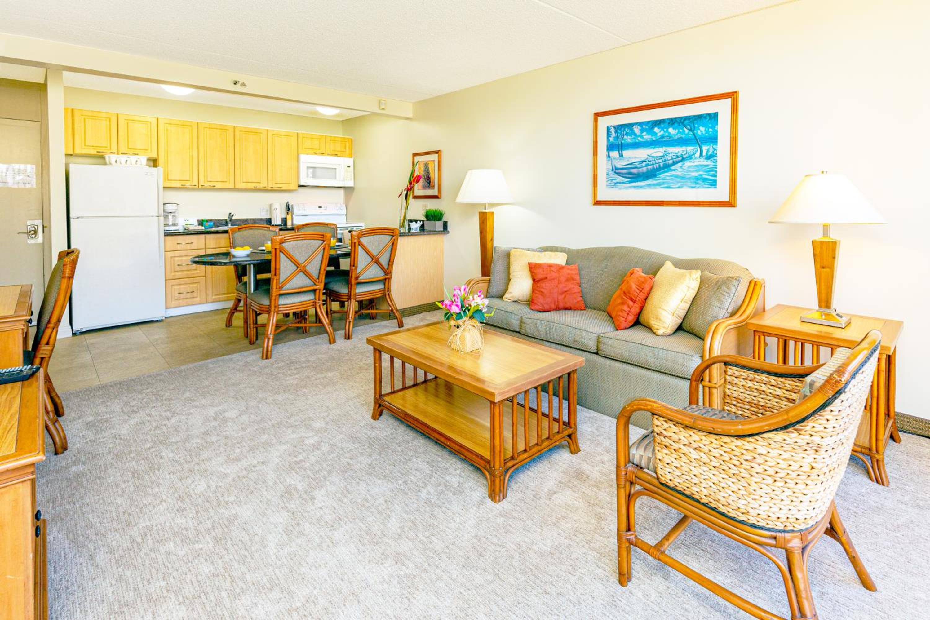 Mountain Views & Steps to Beach - Free Parking!: Apartment with Mountain View photo
