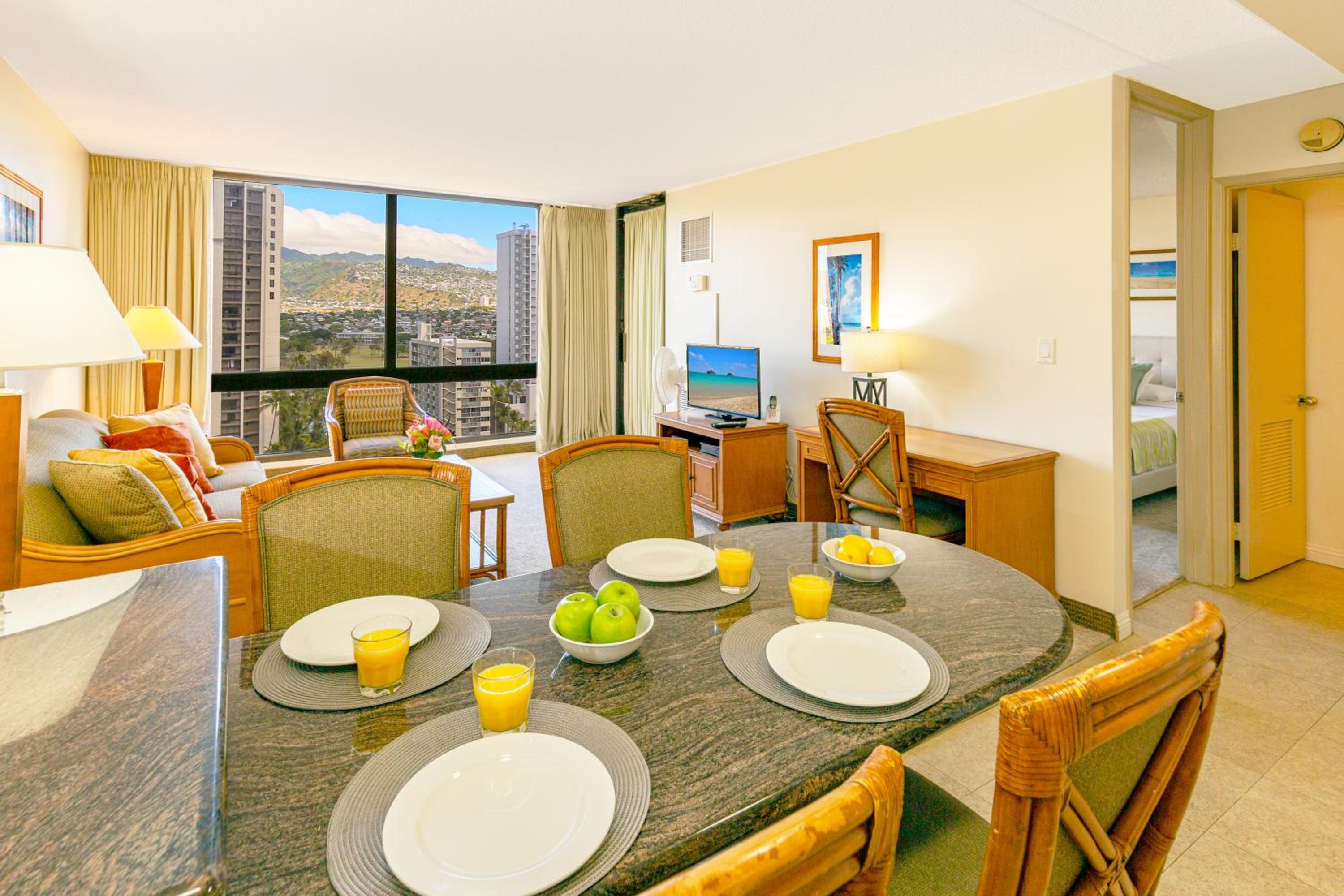 Mountain Views & Steps to Beach - Free Parking!: Apartment with Mountain View photo