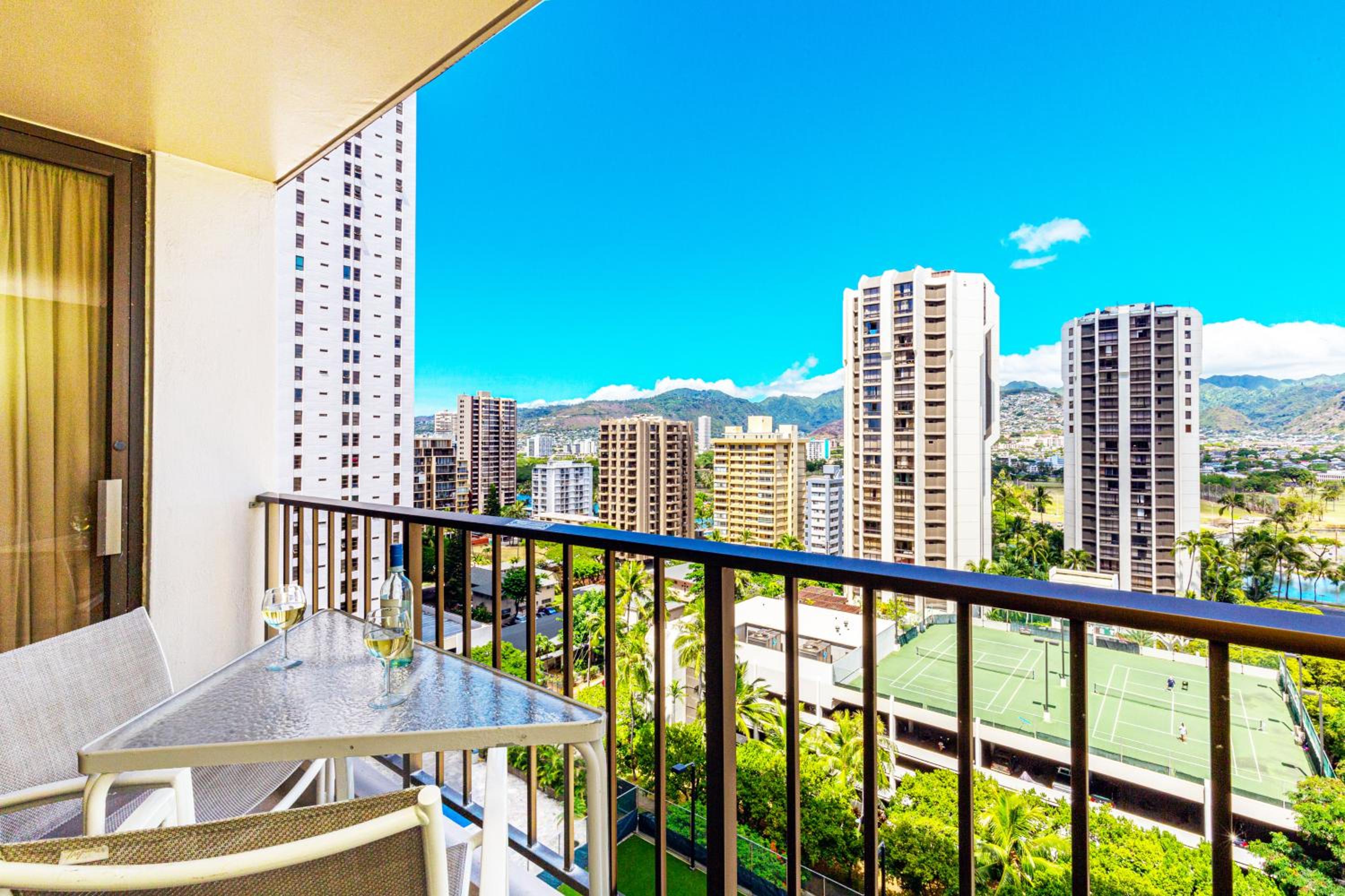 Mountain Views & Steps to Beach - Free Parking!: Apartment with Mountain View photo