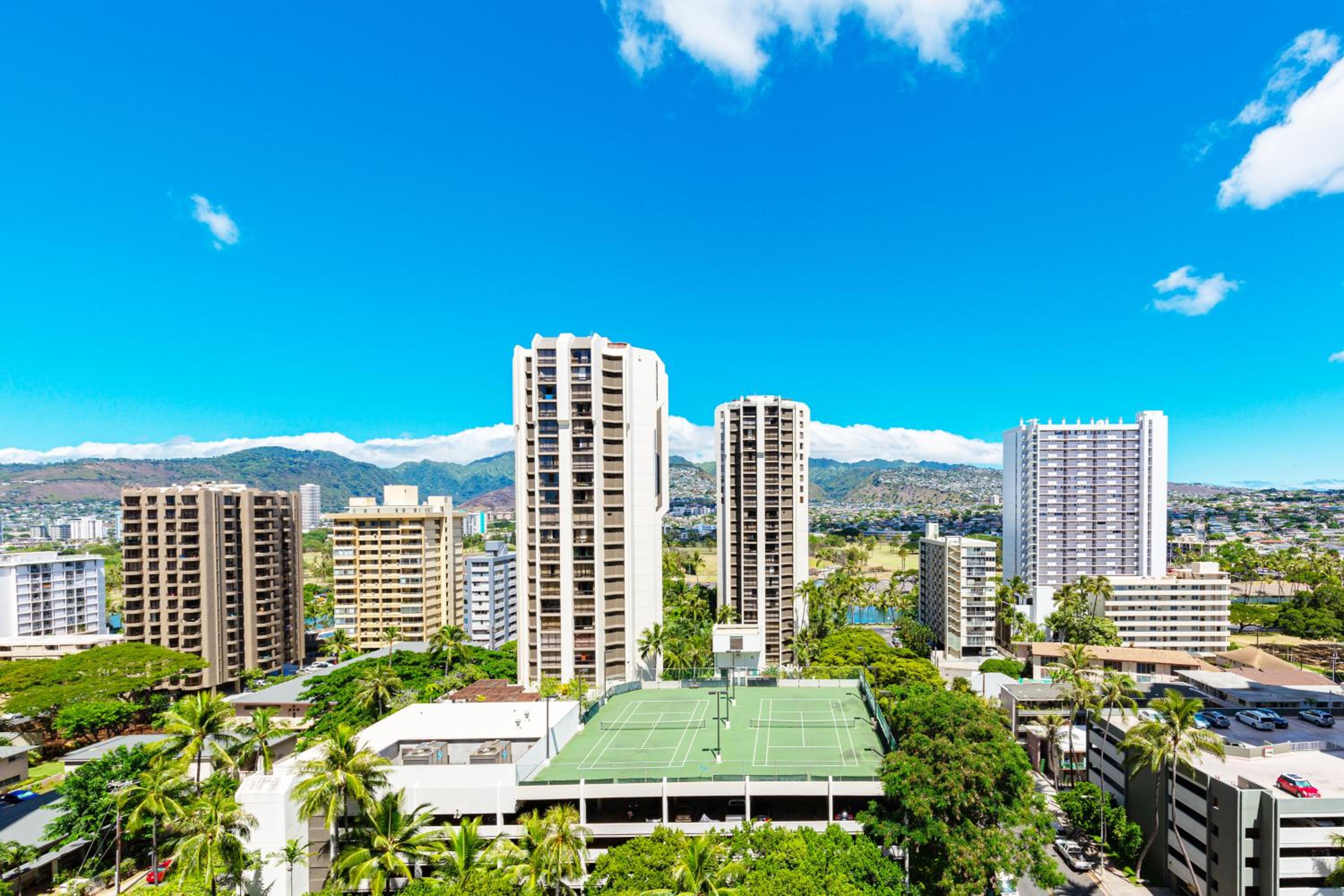 Mountain Views & Steps to Beach - Free Parking!: Apartment with Mountain View photo