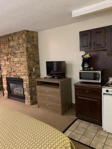 King Suite with Spa Bath photo 3
