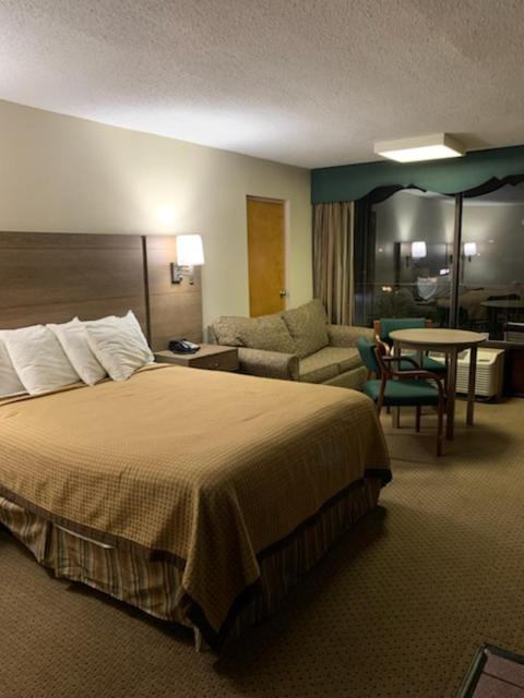 Deluxe Family Suite photo 3