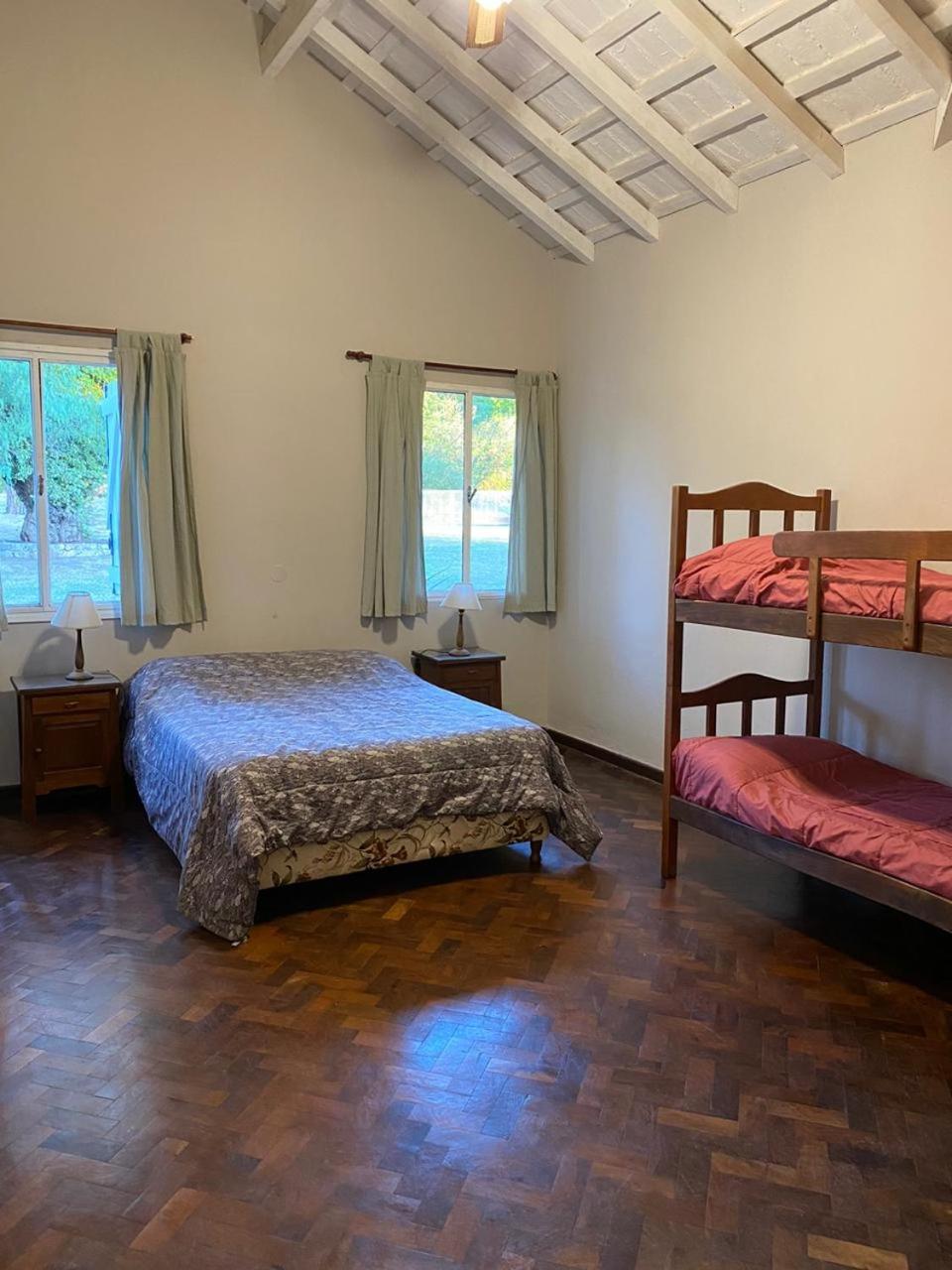 Five-Bedroom House photo 1