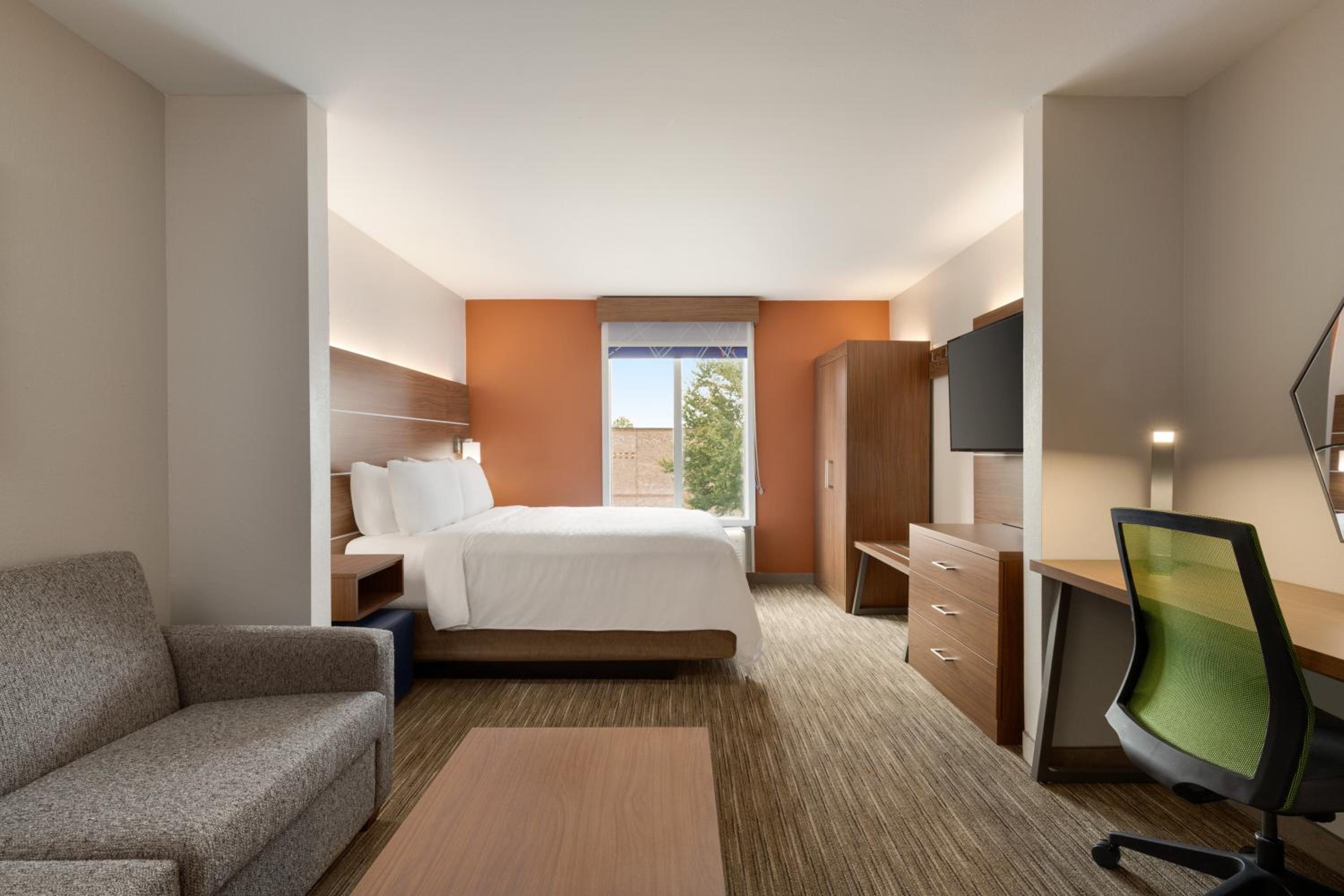 Queen Suite - Photo 3