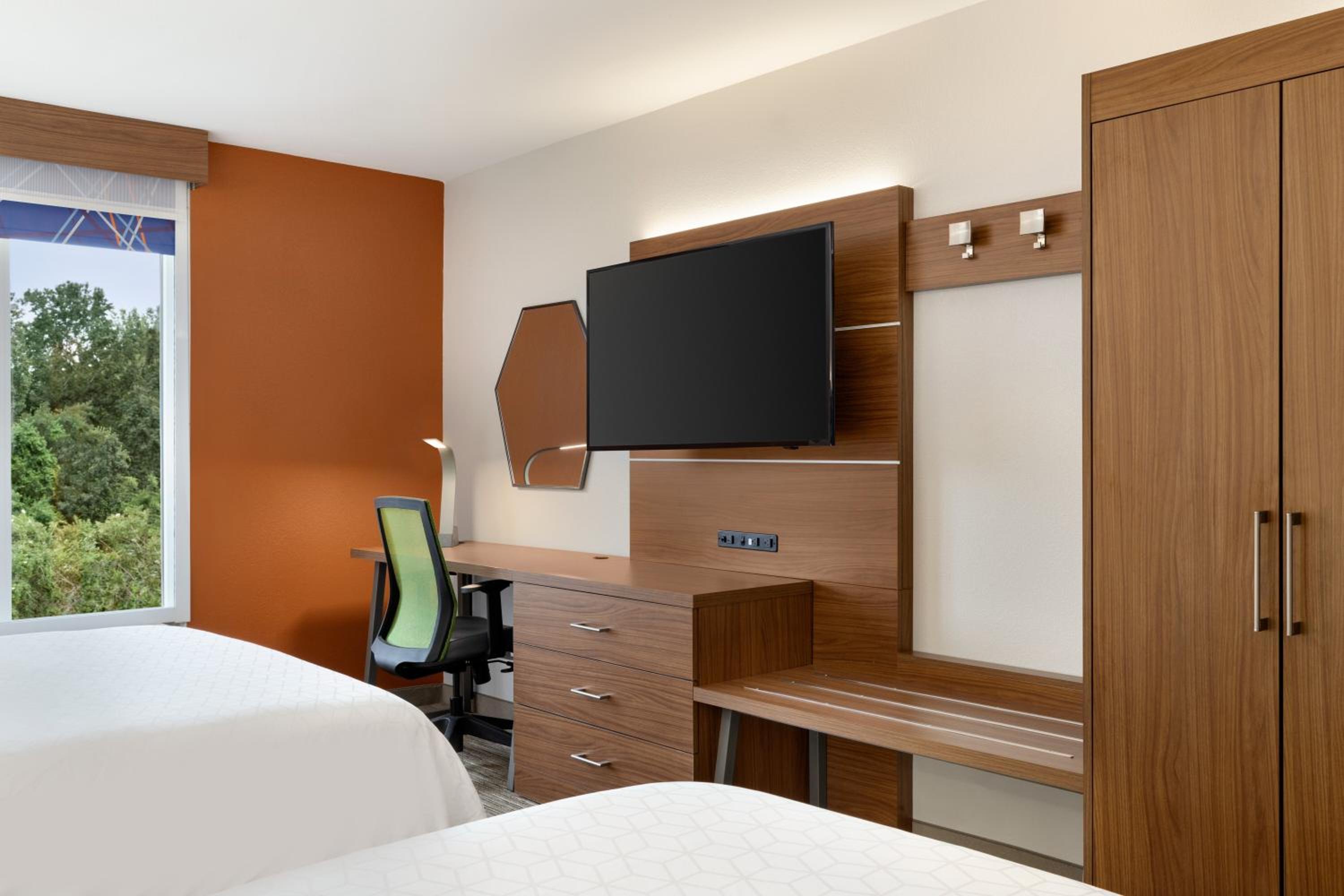 Standard Room with Two Queen Beds - Photo 1