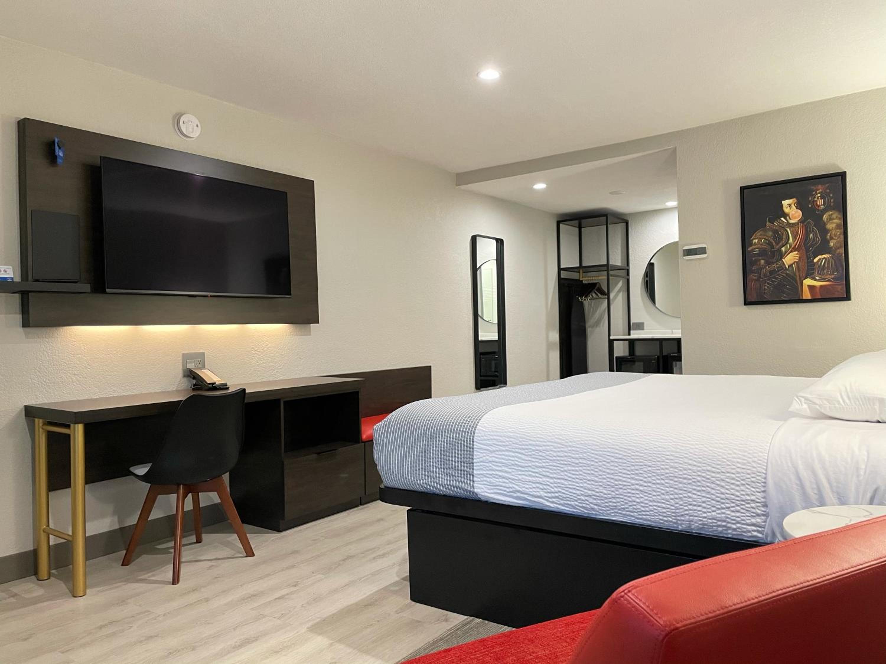 King Room - Non-Smoking - Photo 11
