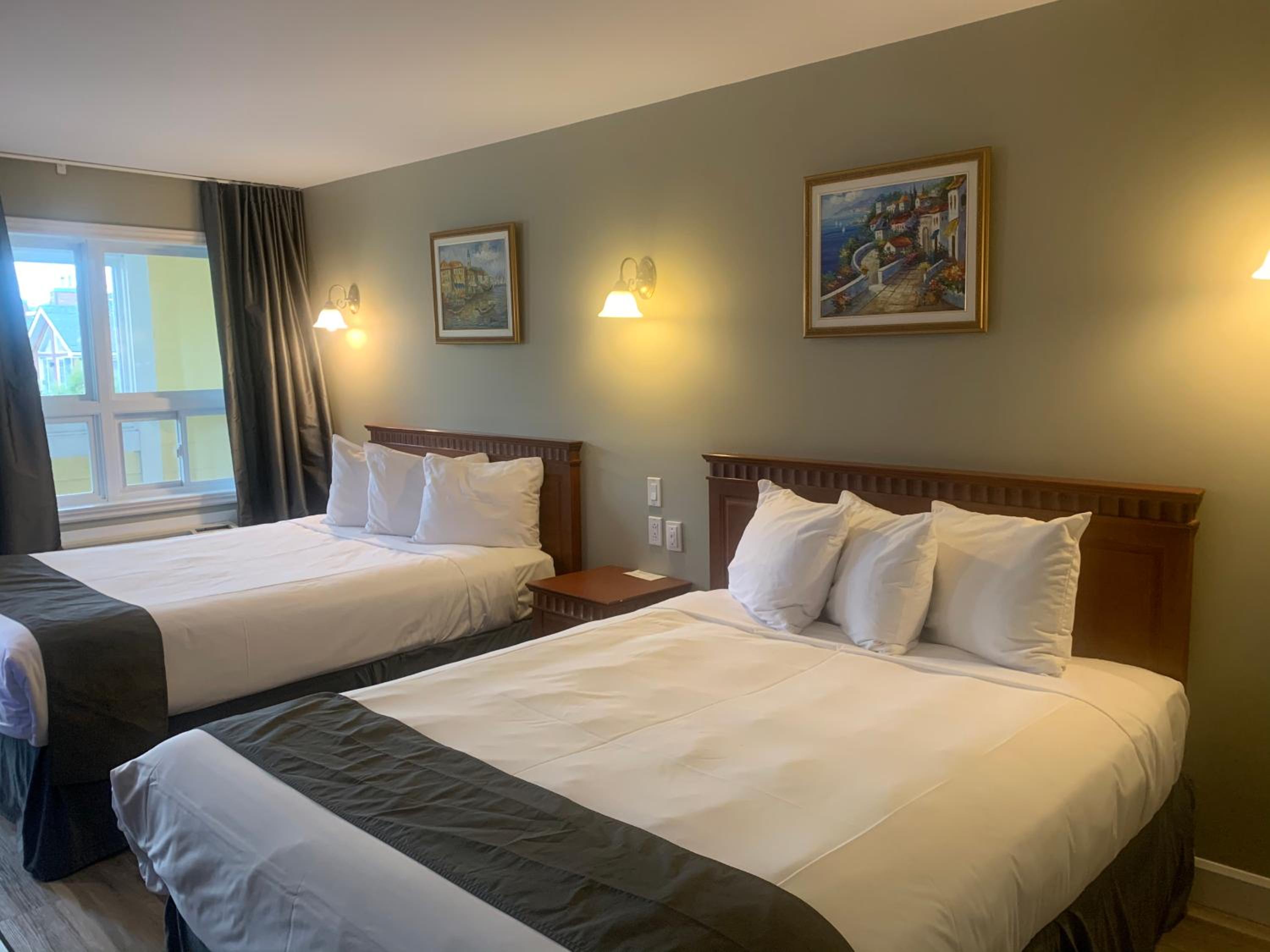 Queen Room with Two Queen Beds photo 1