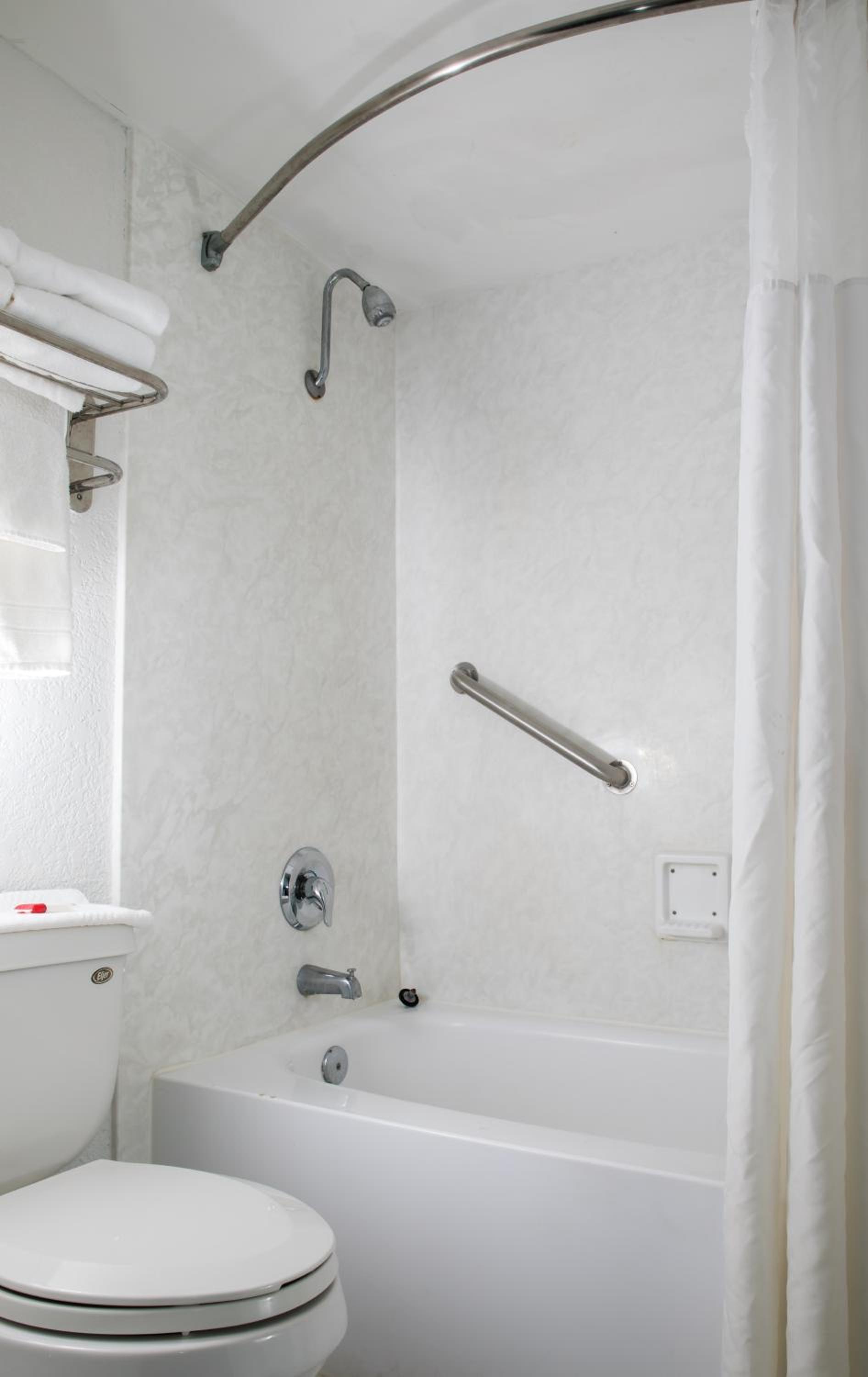 Deluxe King Room - Non-Smoking - Photo 8
