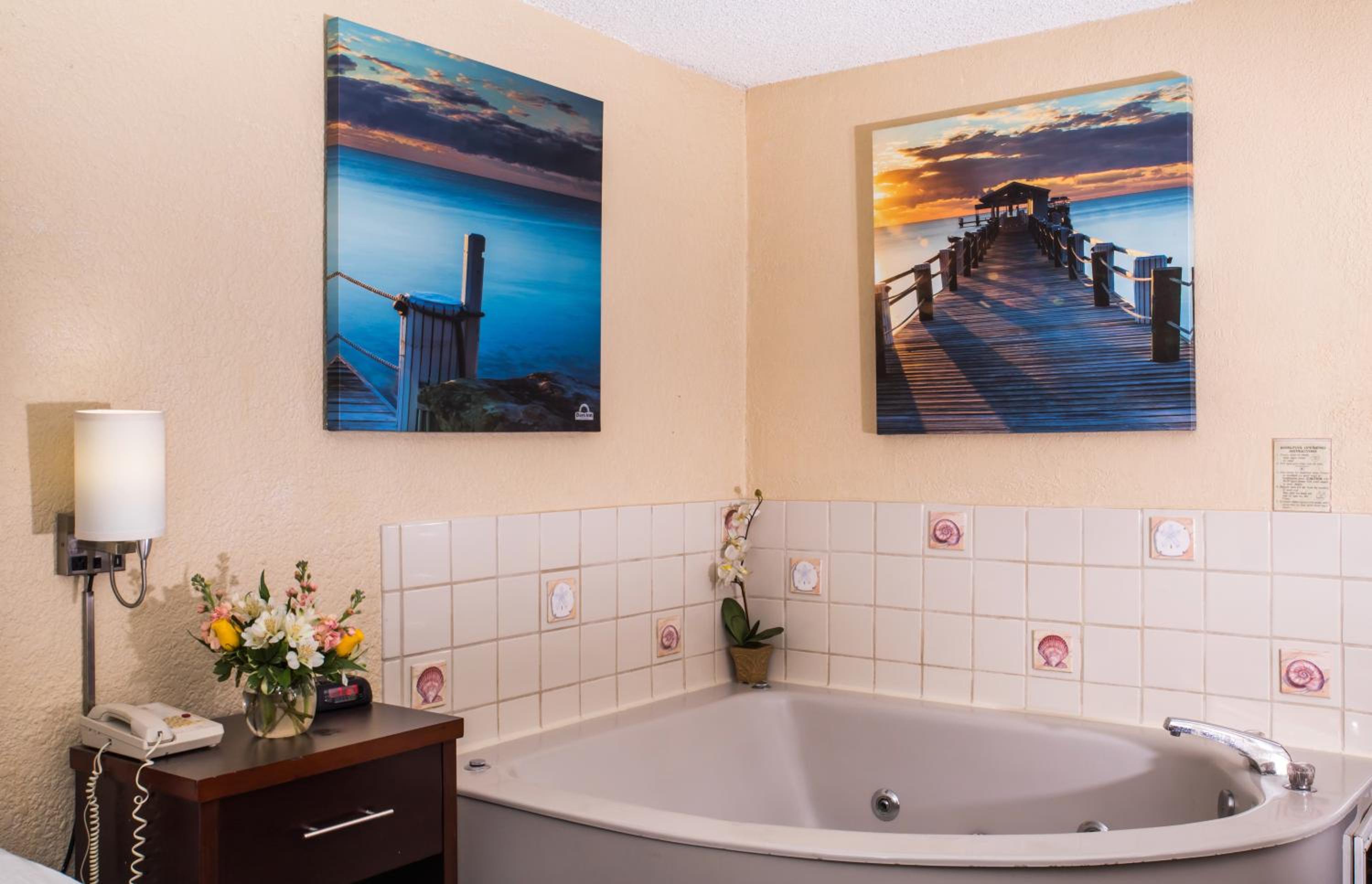 Superior King Suite with Jetted Tub - Non-Smoking - Photo 2