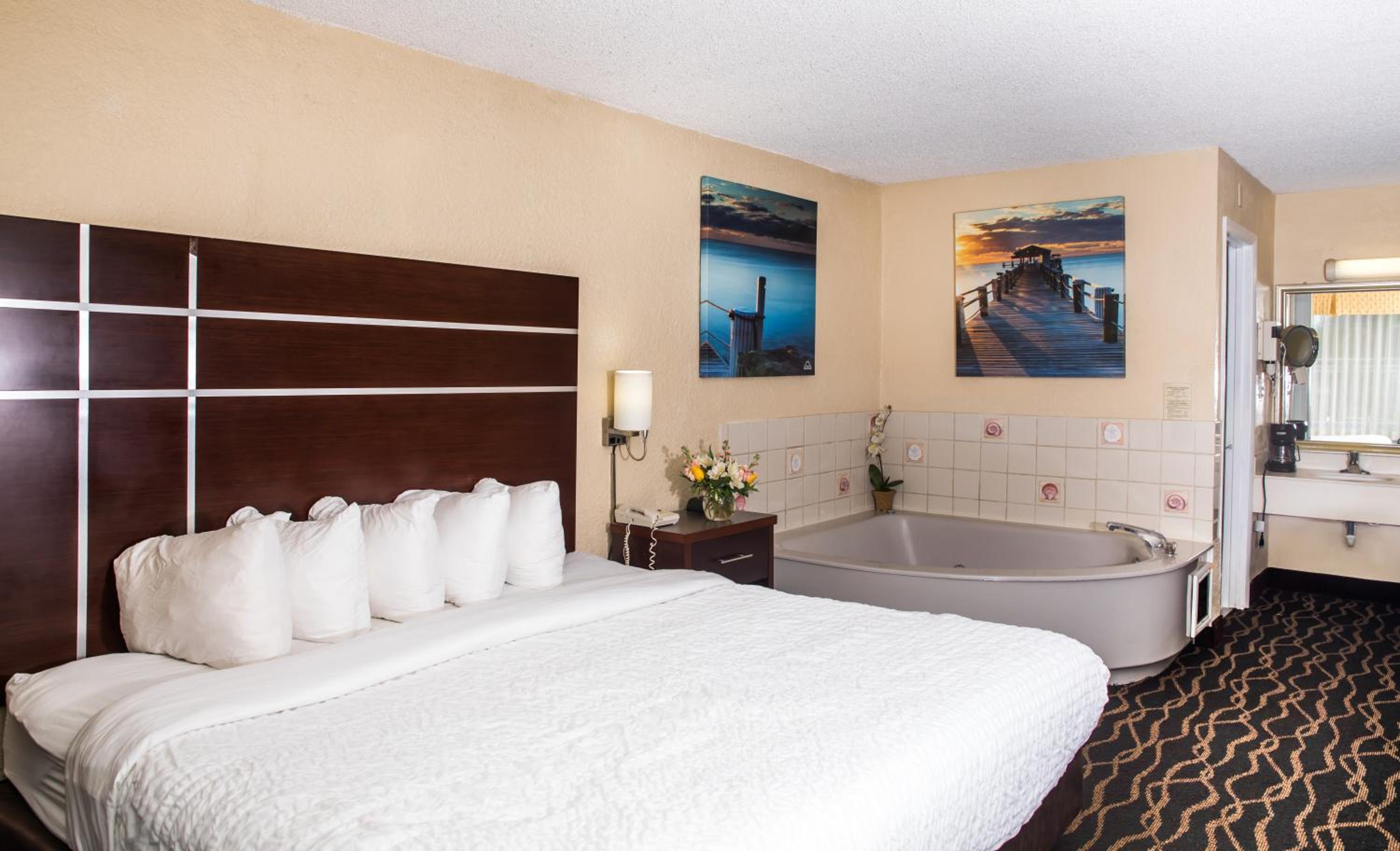 Superior King Suite with Jetted Tub - Non-Smoking - Photo 4