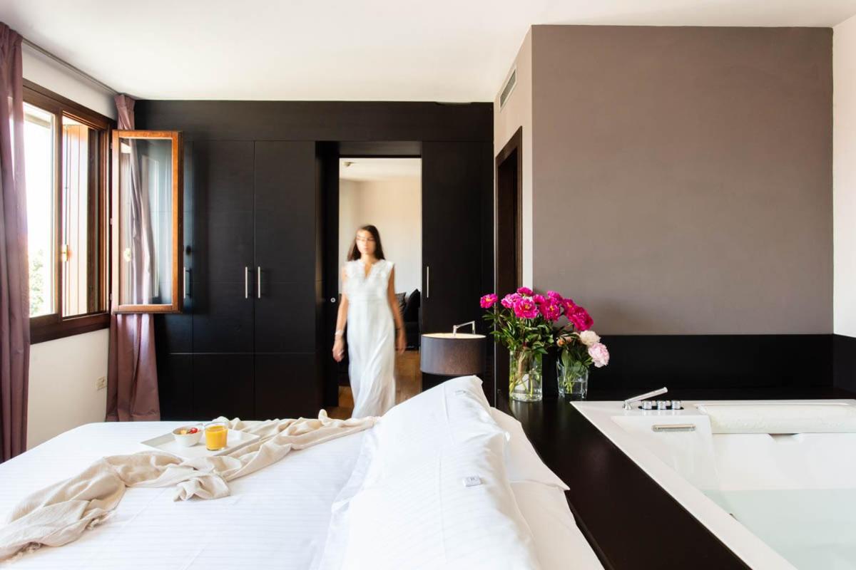 King Suite with Spa Bath - Photo 4