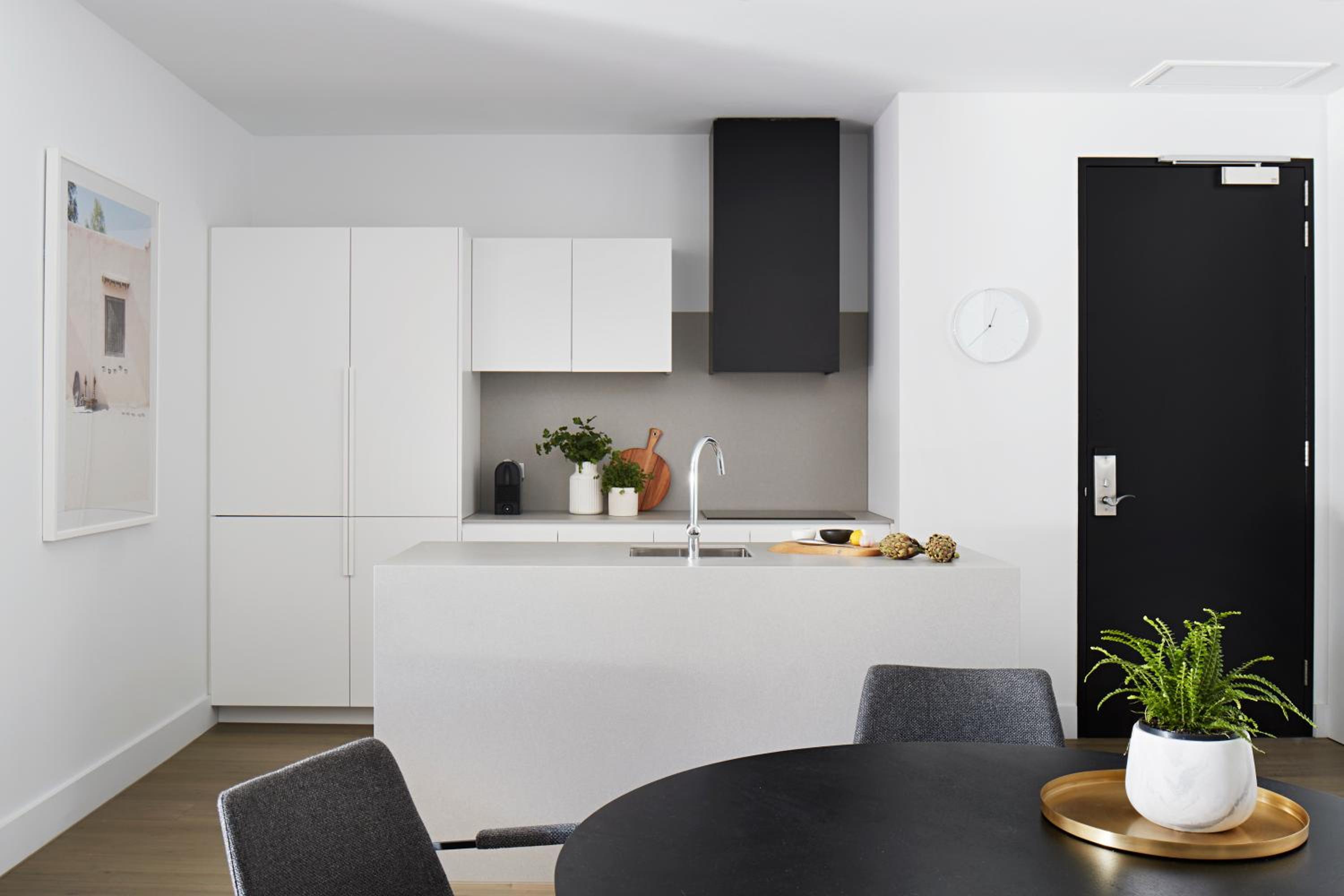 Three-Bedroom Apartment thumbnail 5