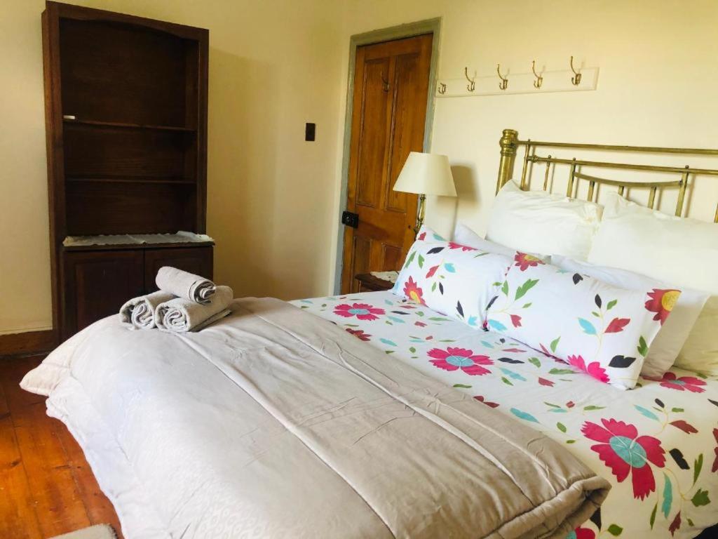 Four-Bedroom House - Photo 2