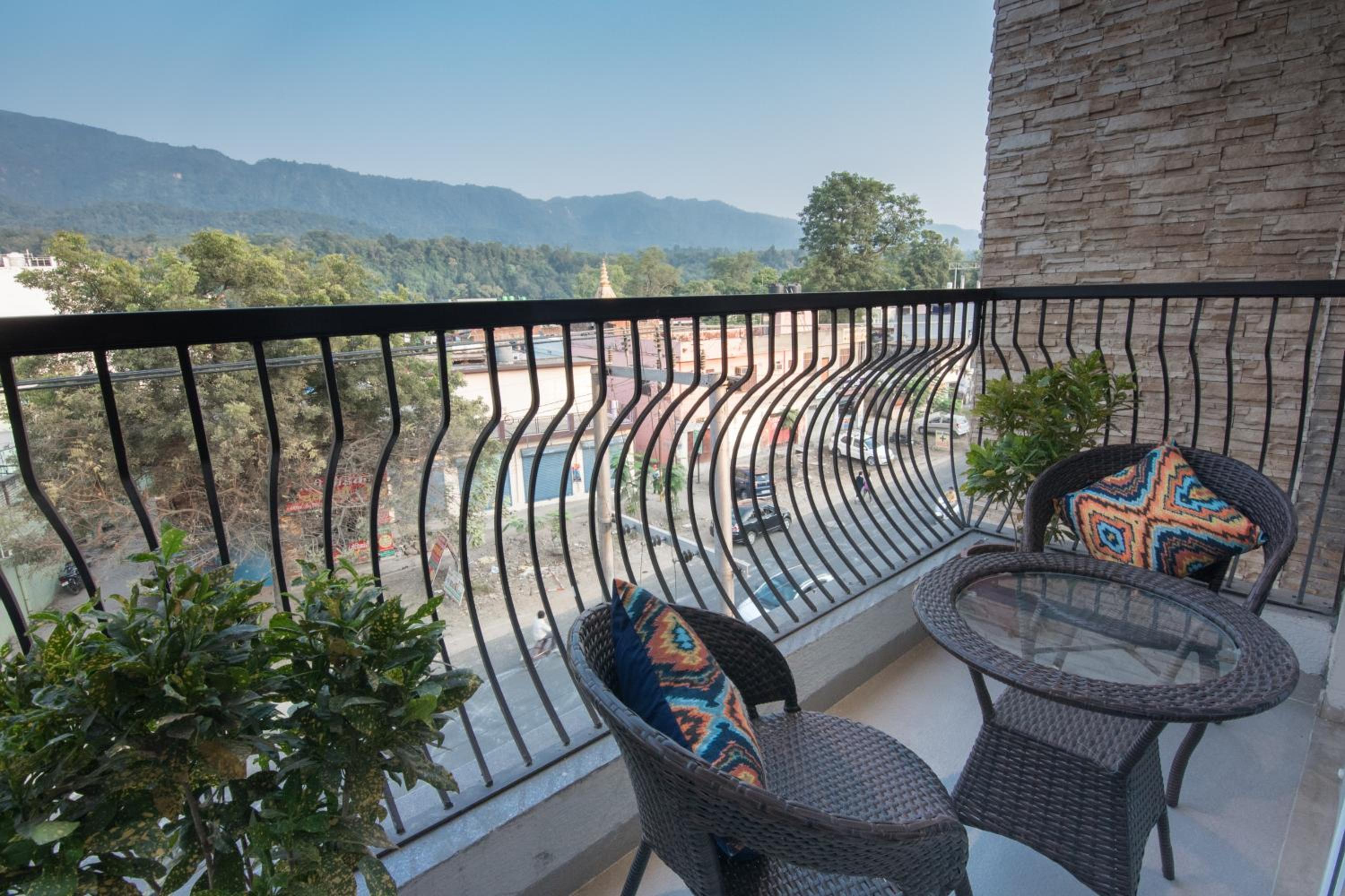 Family Suite with Balcony - Photo 5