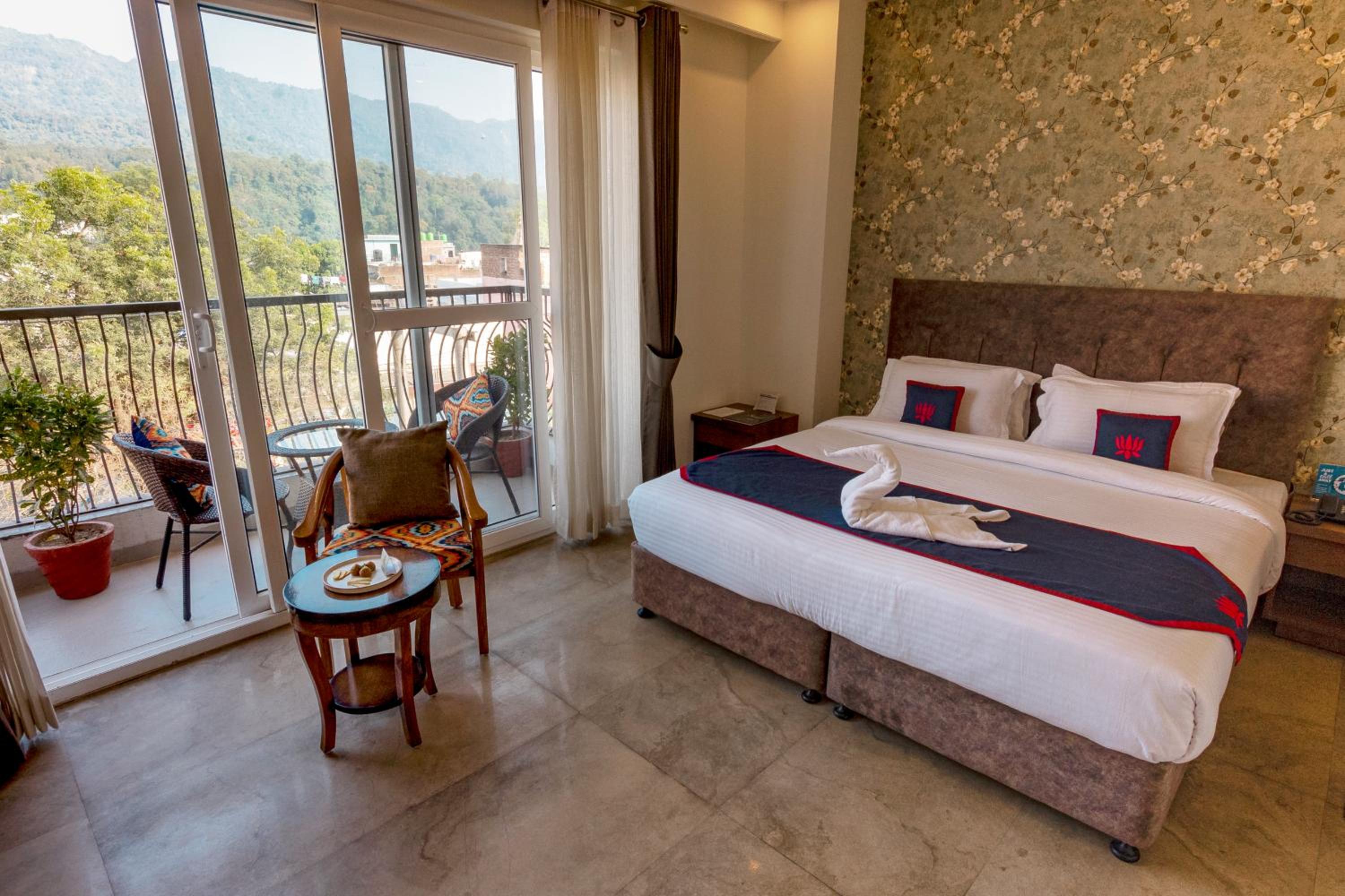 Superior Room with Balcony - Photo 1
