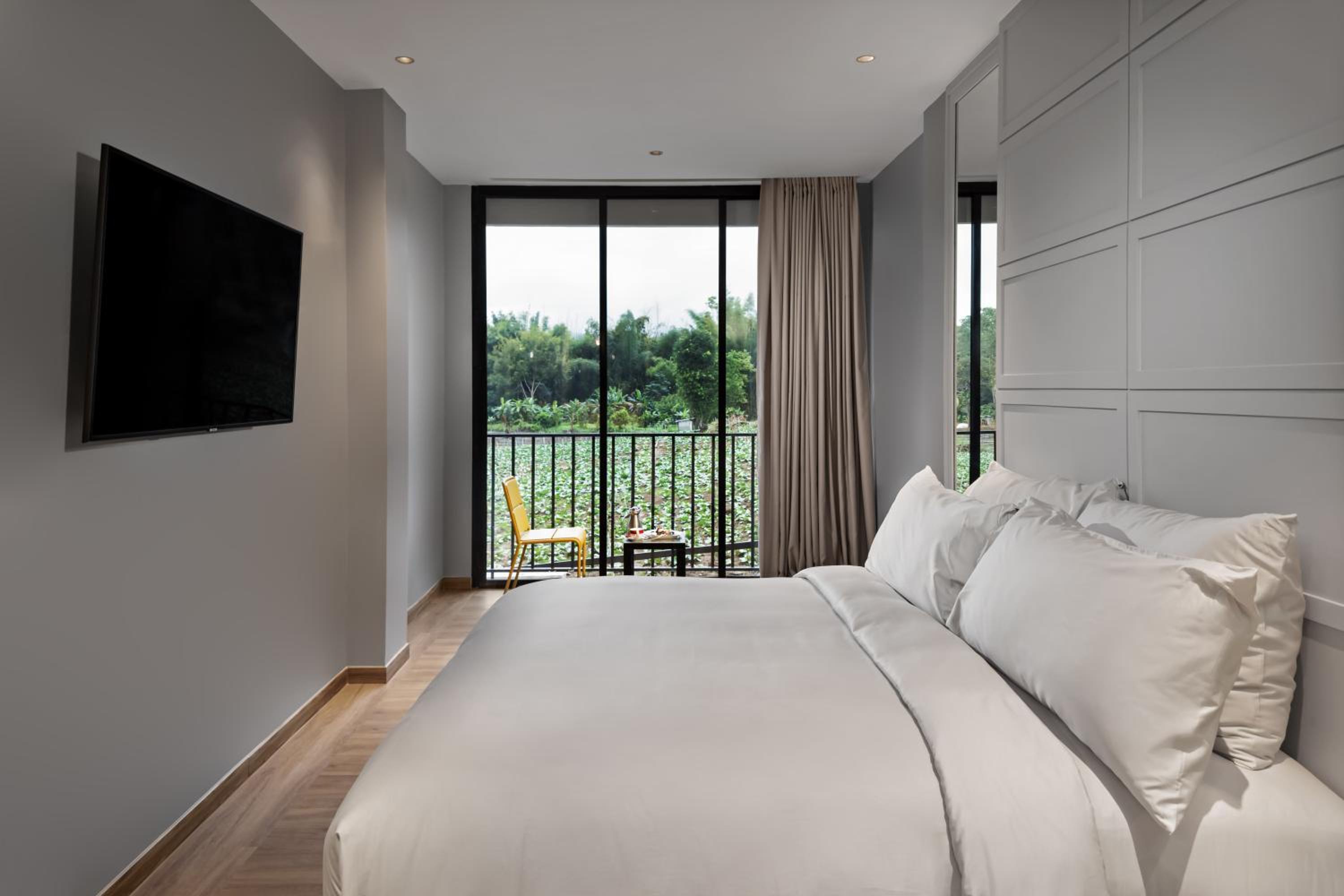 Two-Bedroom Suite - Ground Floor - Photo 4