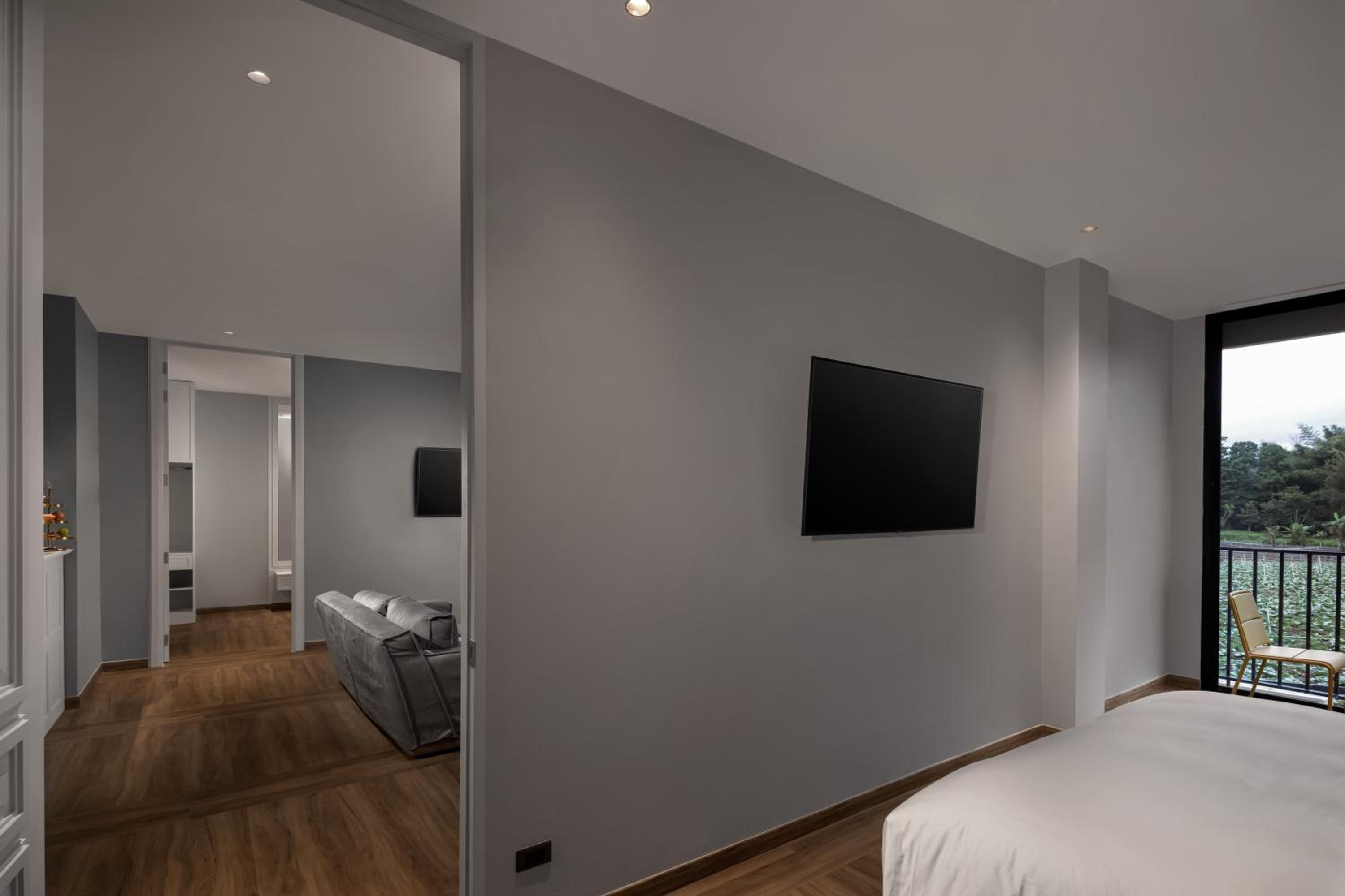 Two-Bedroom Suite - Ground Floor - Photo 3