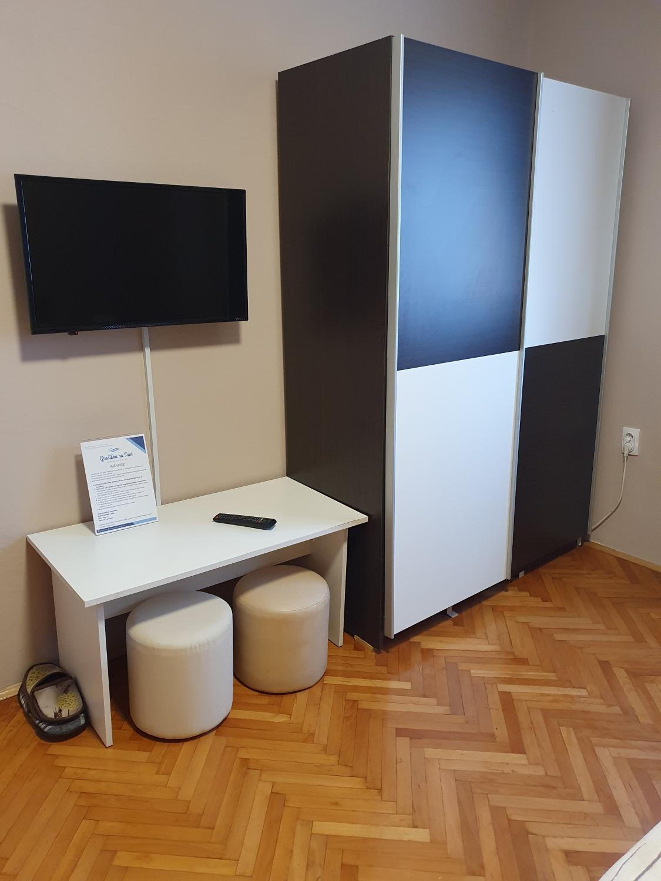 Double or Twin Room with Shared Bathroom photo 2