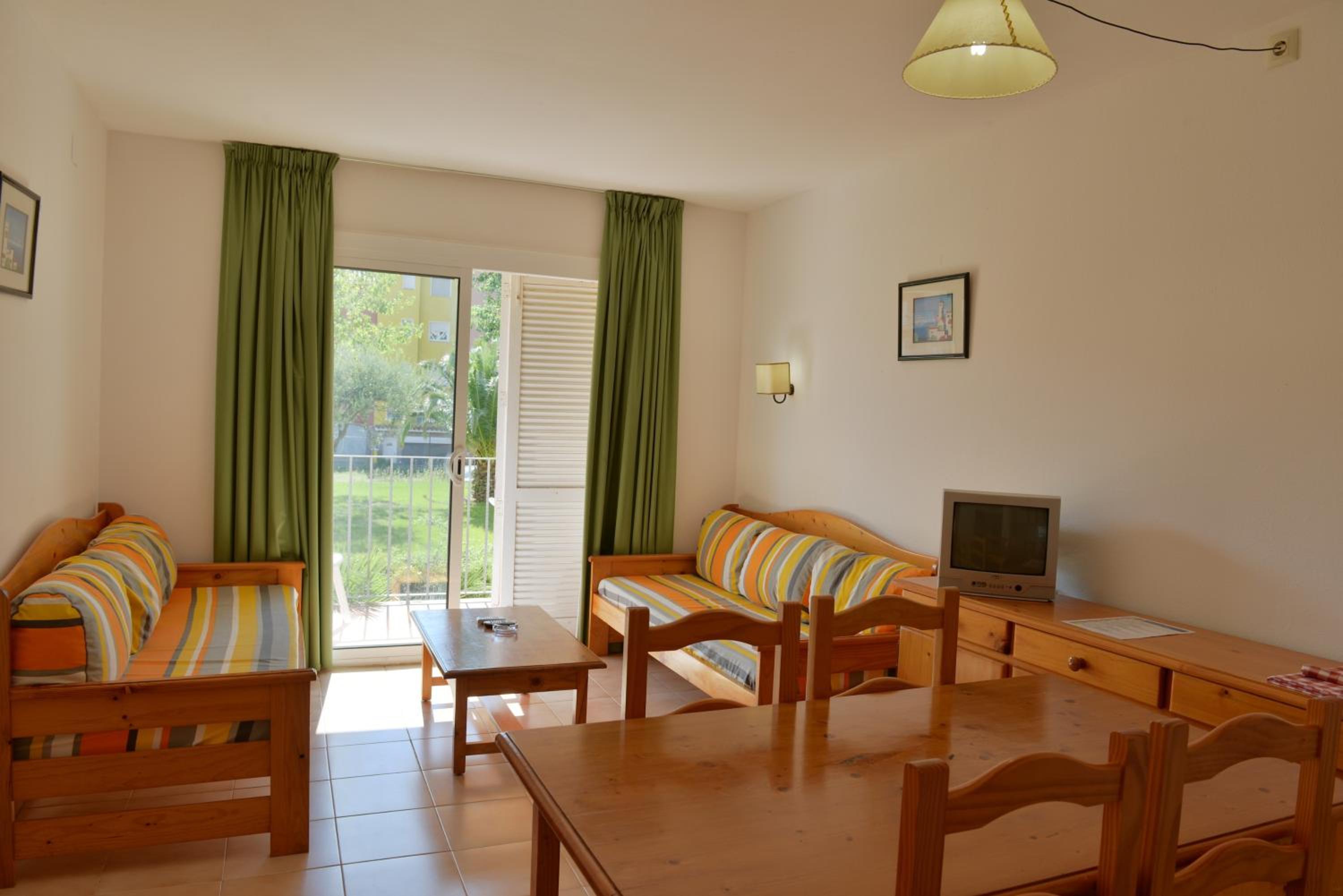 One-Bedroom Apartment (4 Adults) - Photo 16