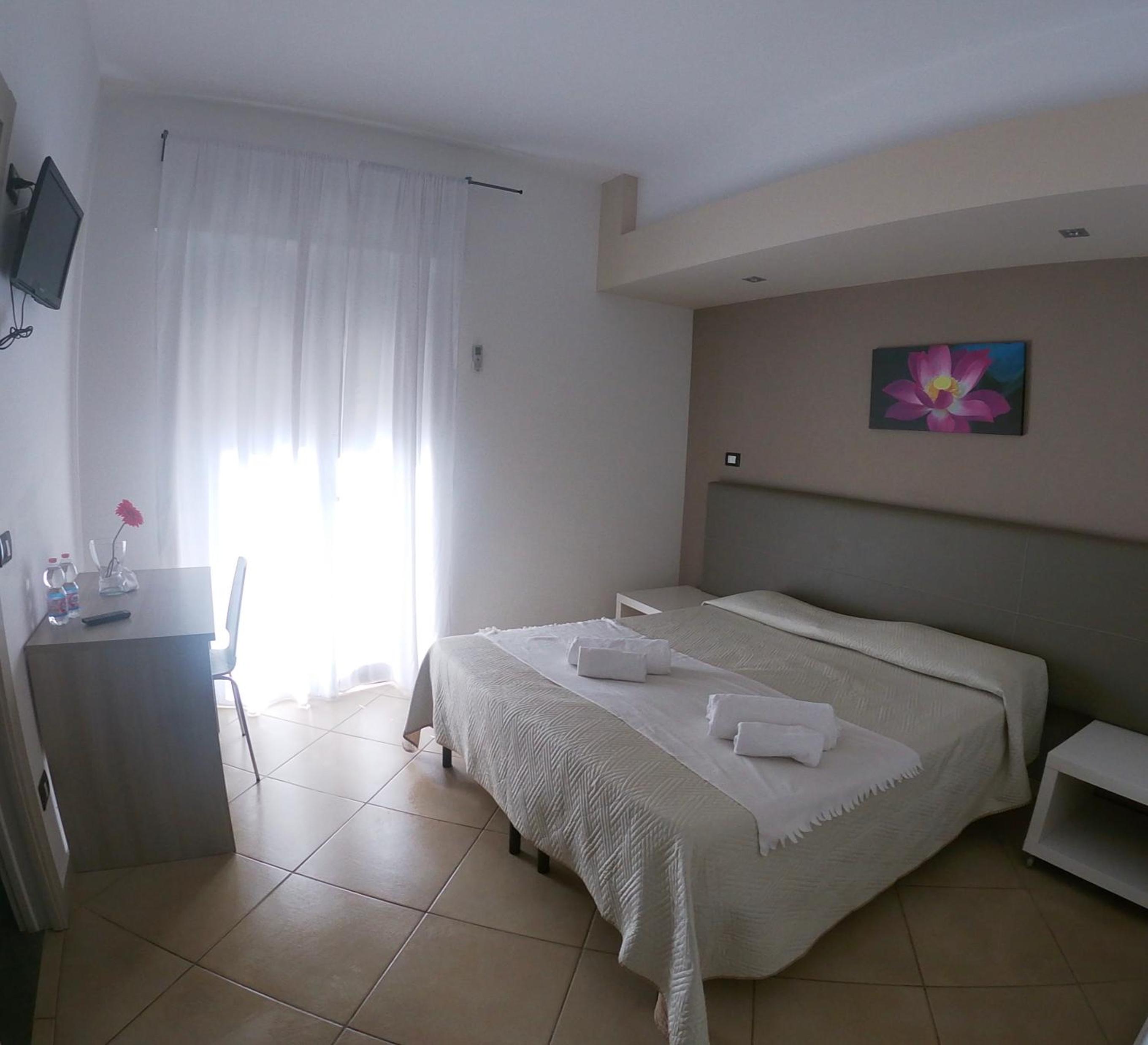 Double Room - Photo 3