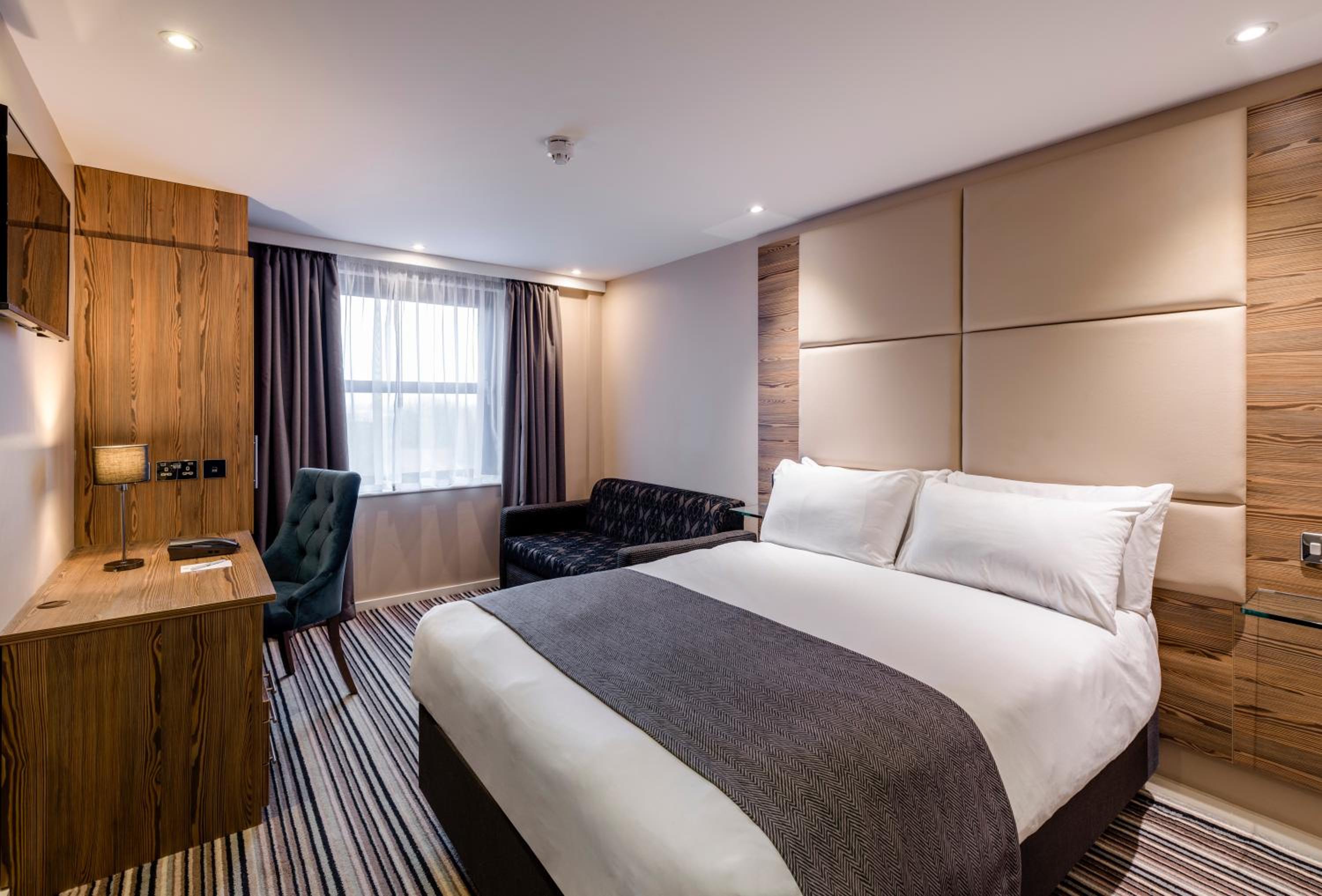 Standard Double Room with Sofa Bed - Photo 4