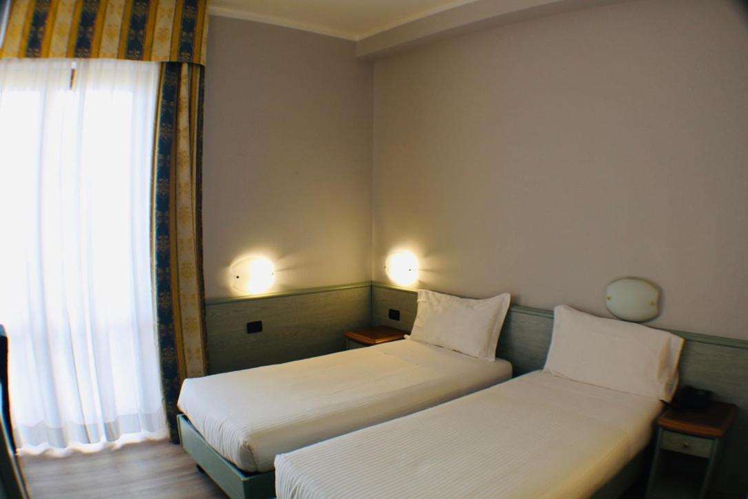 Double or Twin Room - Photo 10