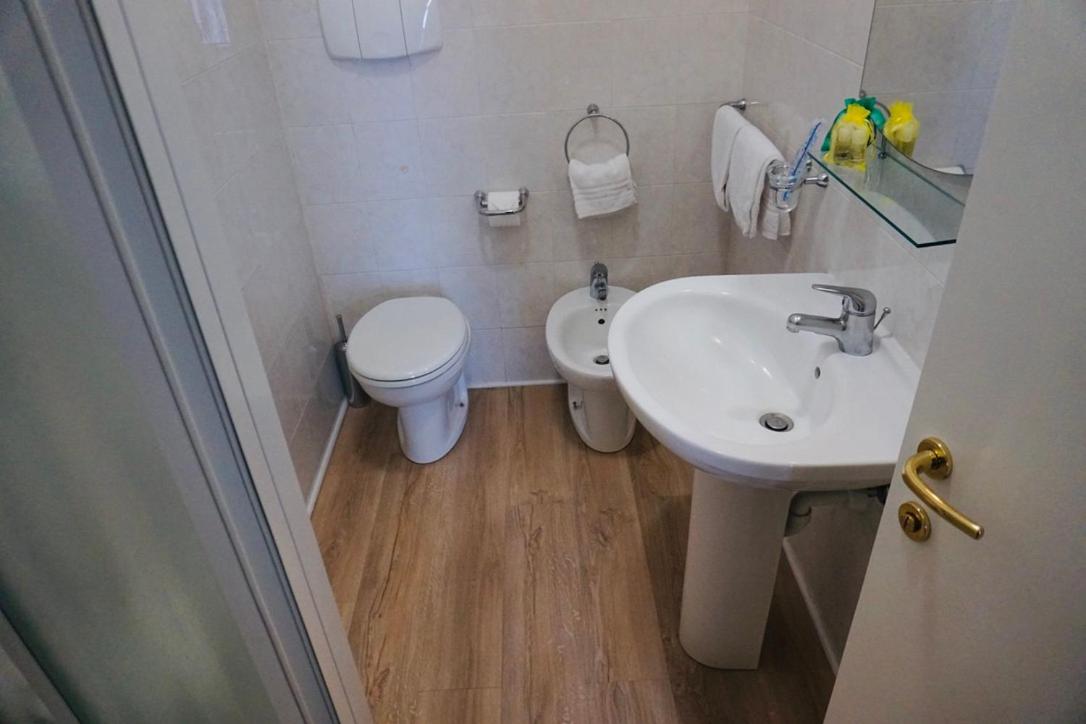 Double or Twin Room - Photo 7